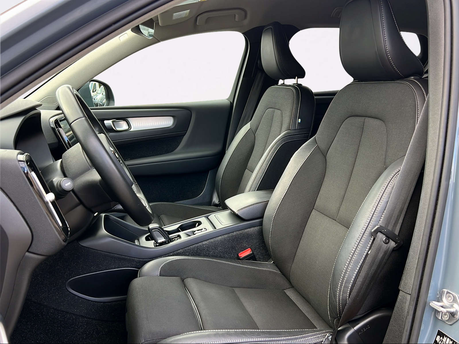 VOLVO XC40 T3 Momentum Geartronic-image-11