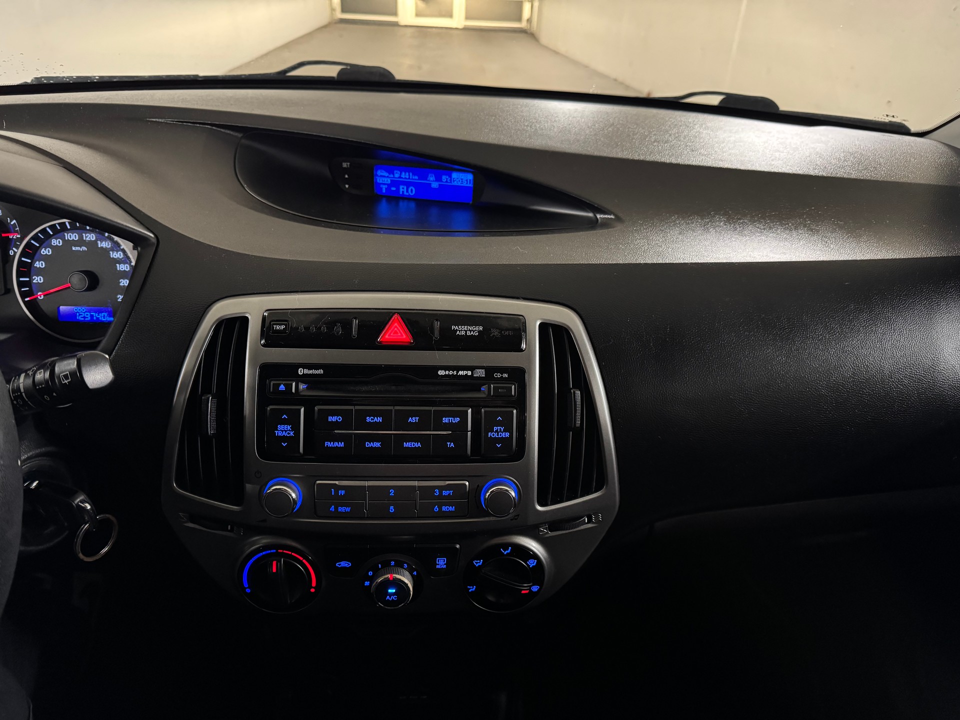 HYUNDAI i20 1.2 Comfort BlueDrive-image-14