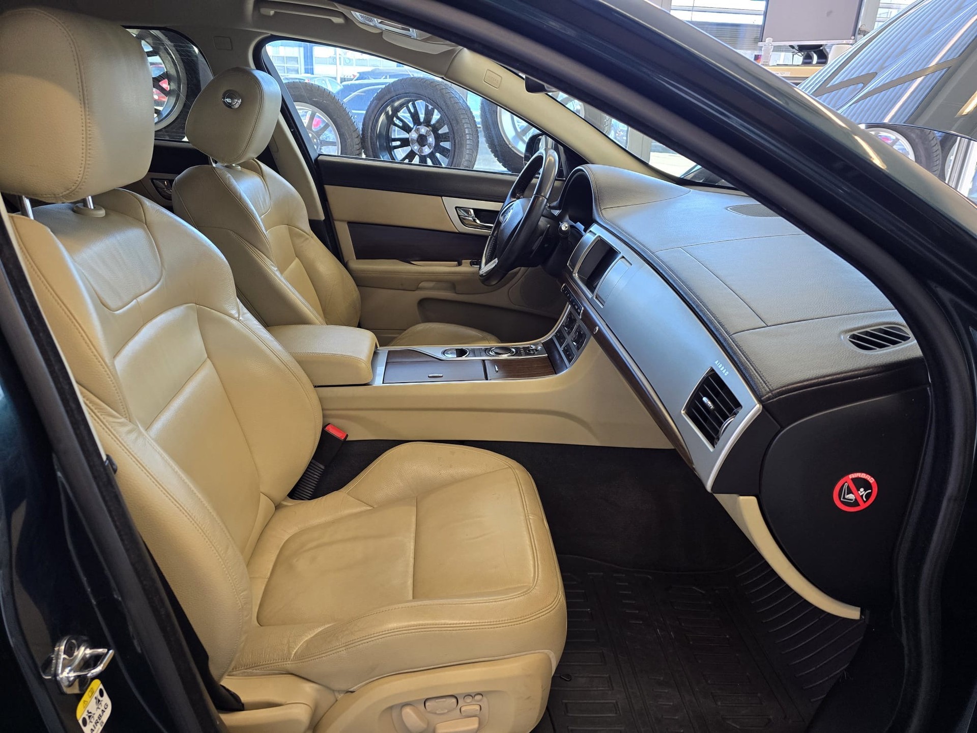 JAGUAR XF Sportbrake 3.0d S V6 Premium Luxury-image-11