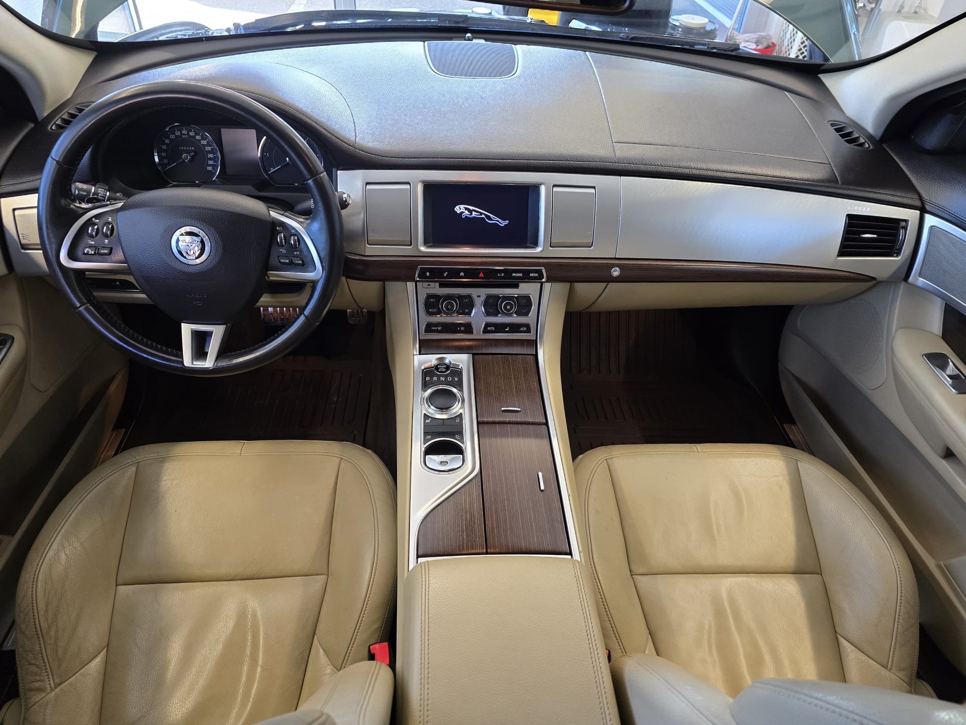 JAGUAR XF Sportbrake 3.0d S V6 Premium Luxury-image-10
