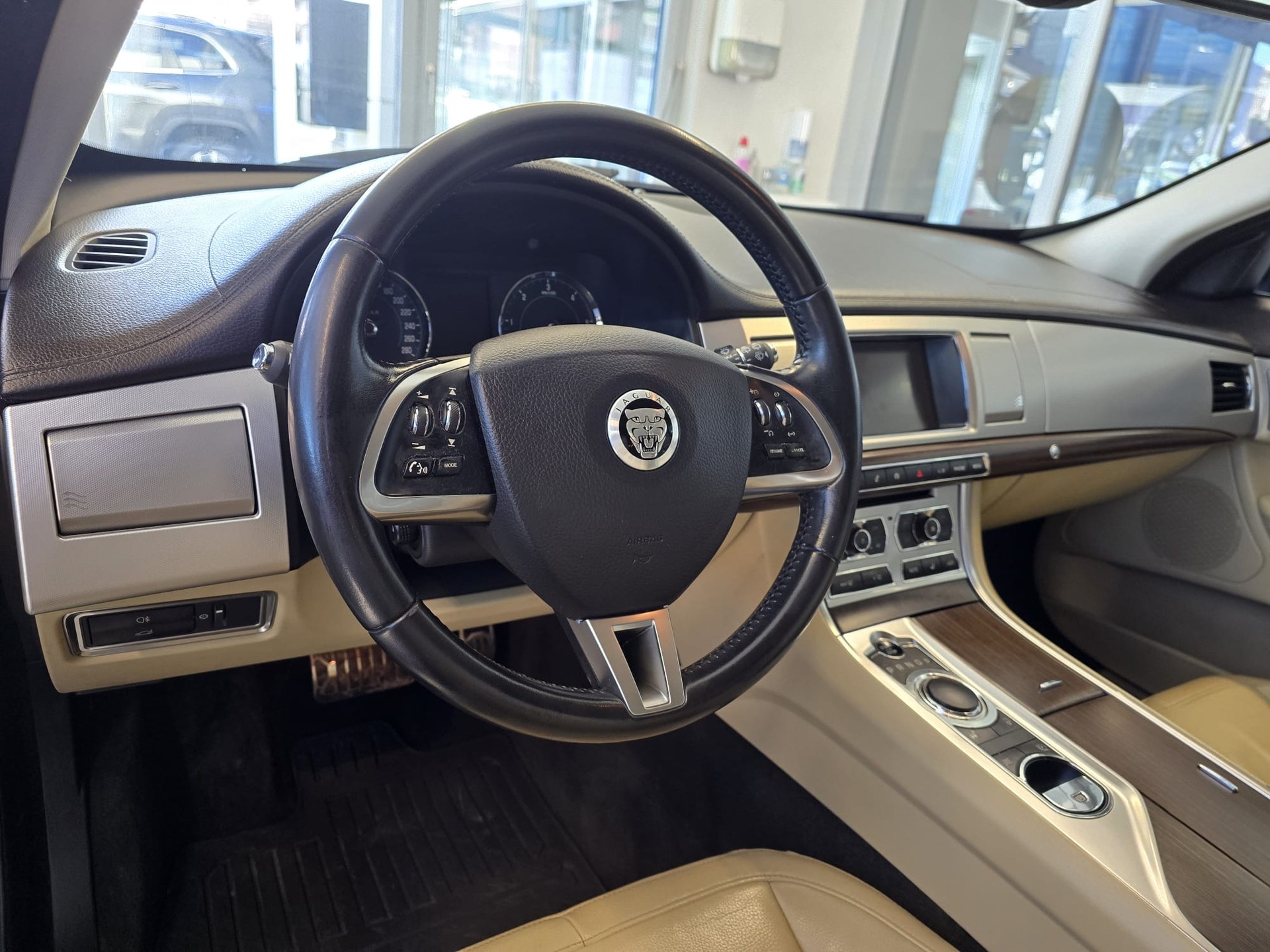 JAGUAR XF Sportbrake 3.0d S V6 Premium Luxury-image-12