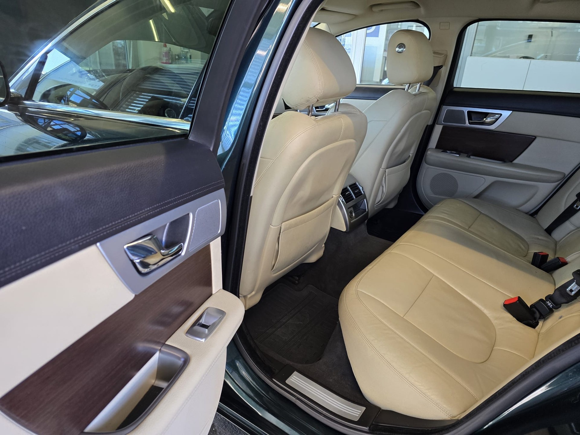JAGUAR XF Sportbrake 3.0d S V6 Premium Luxury-image-16