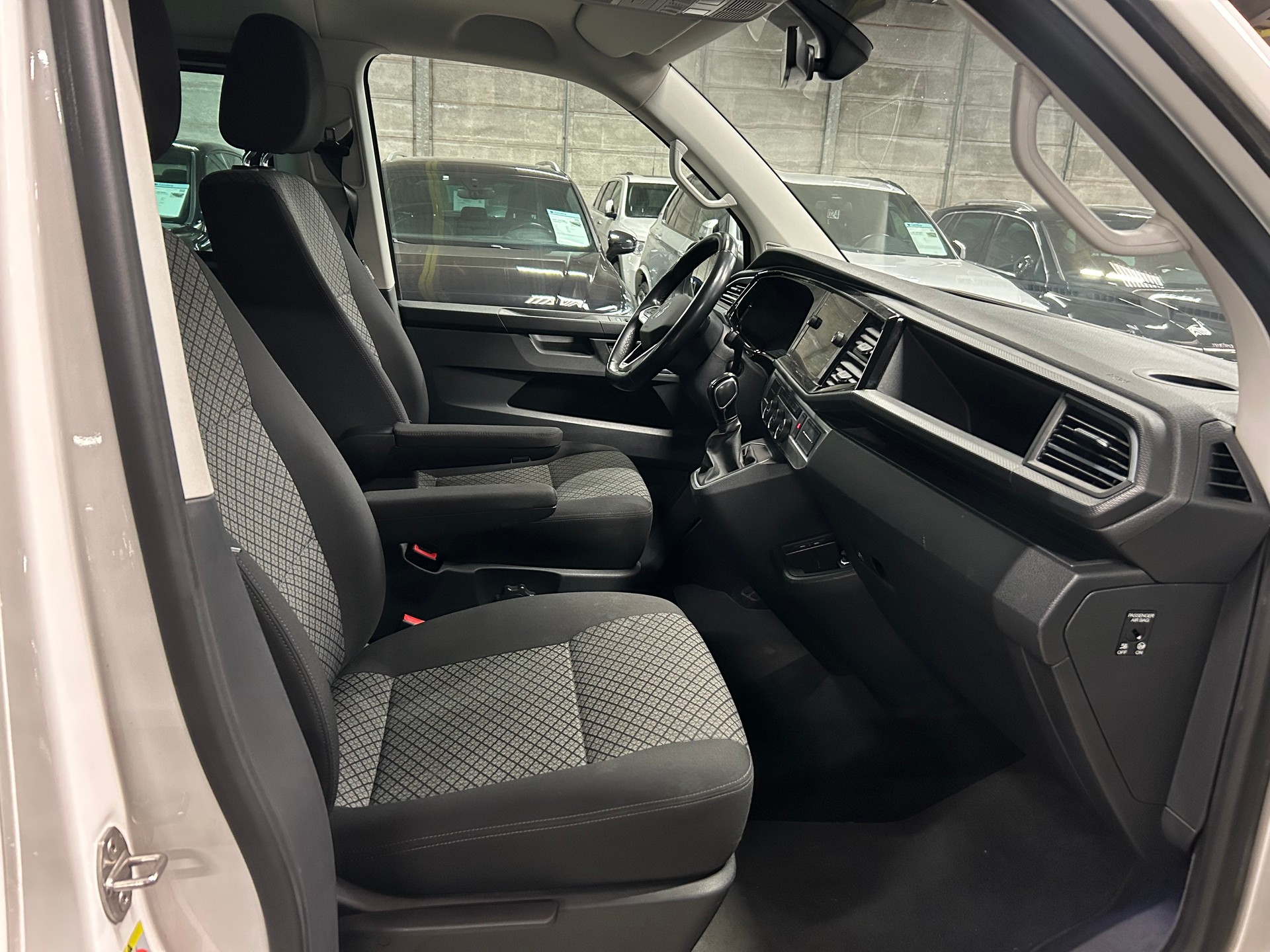 VW T6.1 Multivan 2.0 TDI Trendline Liberty 4Motion DSG-image-10