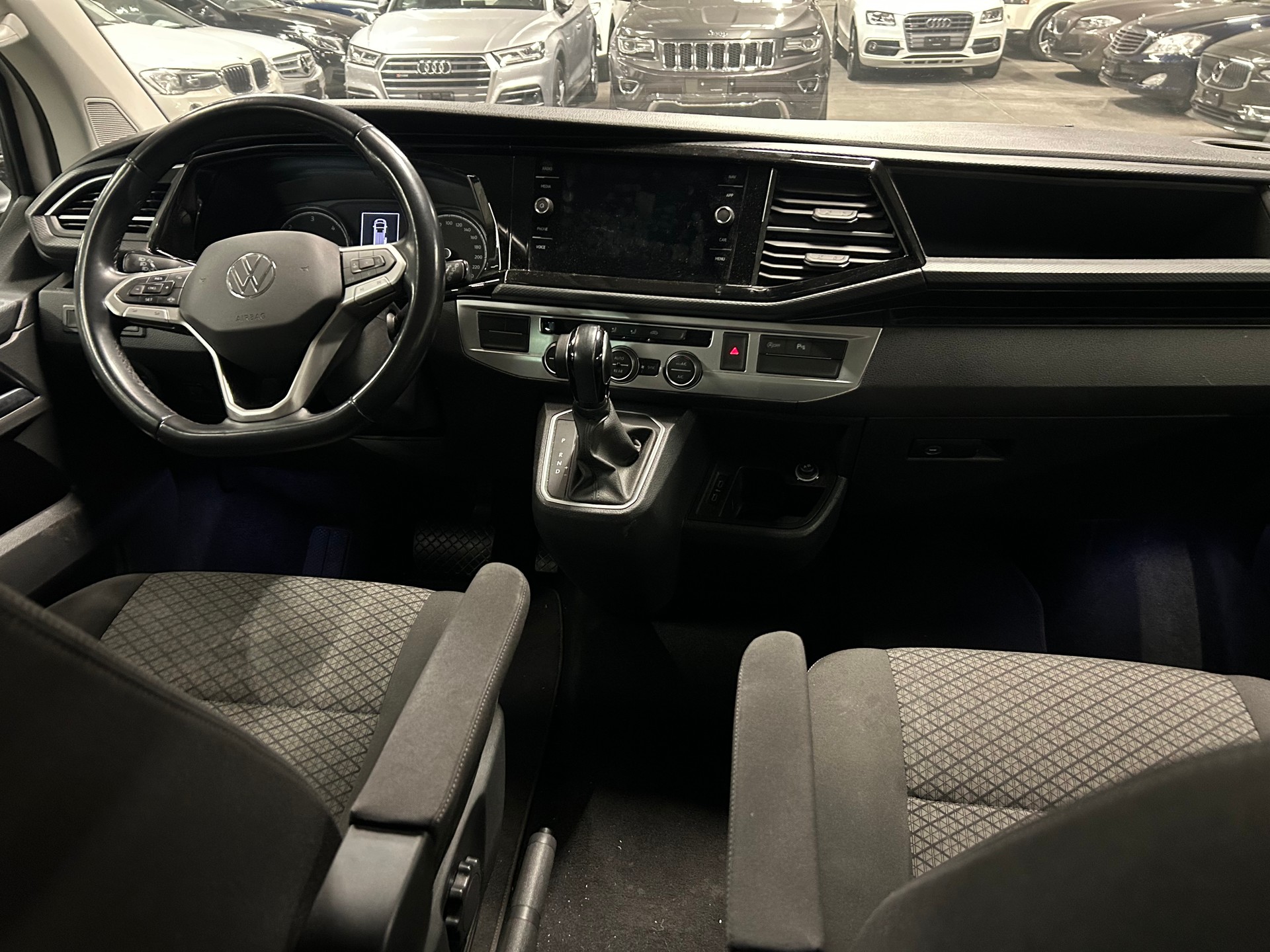 VW T6.1 Multivan 2.0 TDI Trendline Liberty 4Motion DSG-image-11