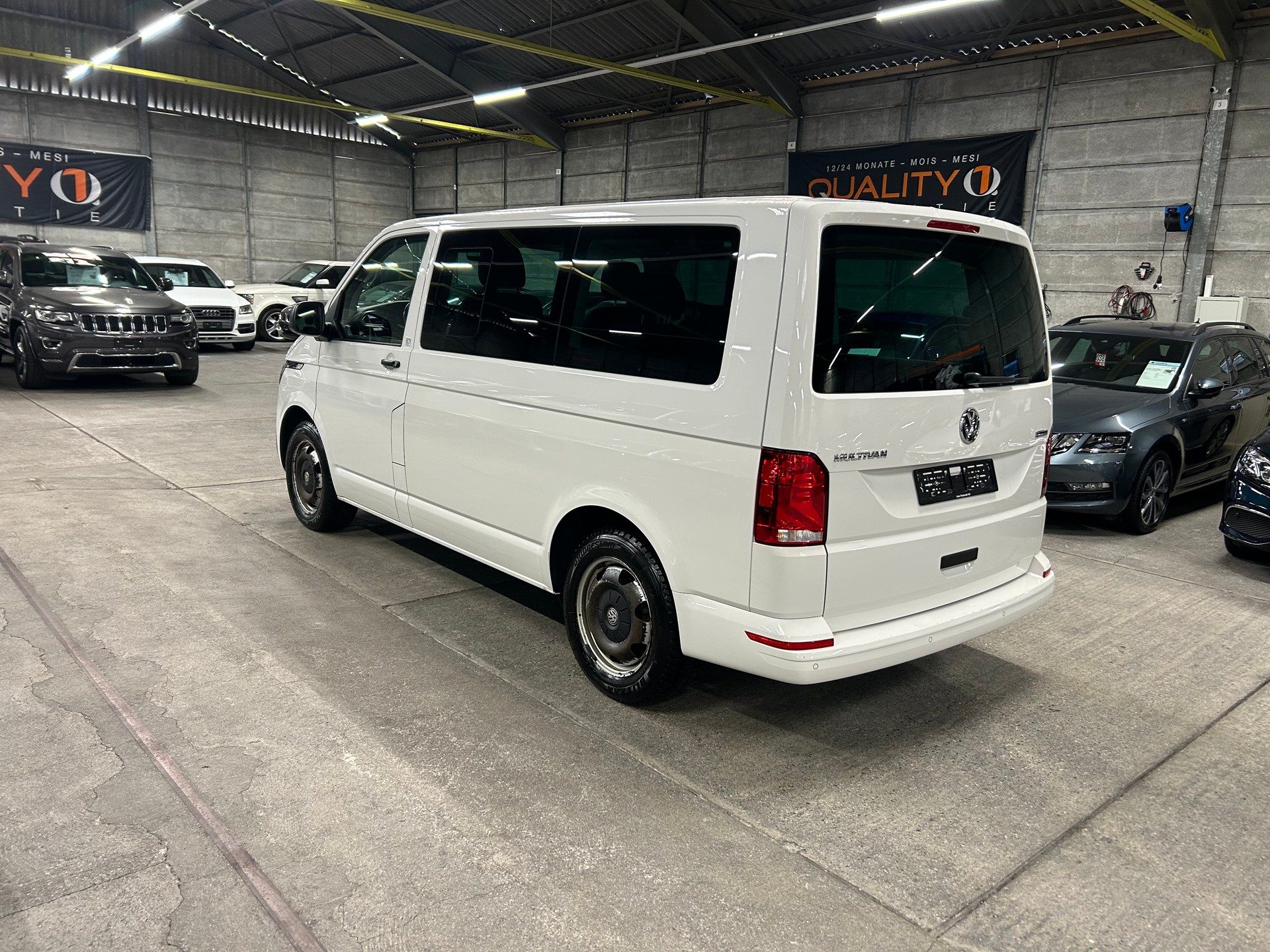 VW T6.1 Multivan 2.0 TDI Trendline Liberty 4Motion DSG-image-5
