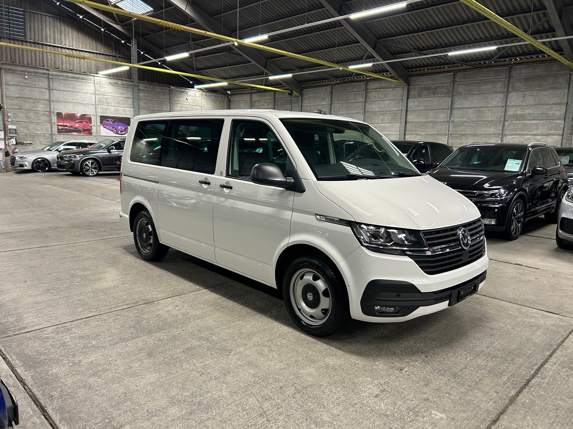 VW T6.1 Multivan 2.0 TDI Trendline Liberty 4Motion DSG-image-2