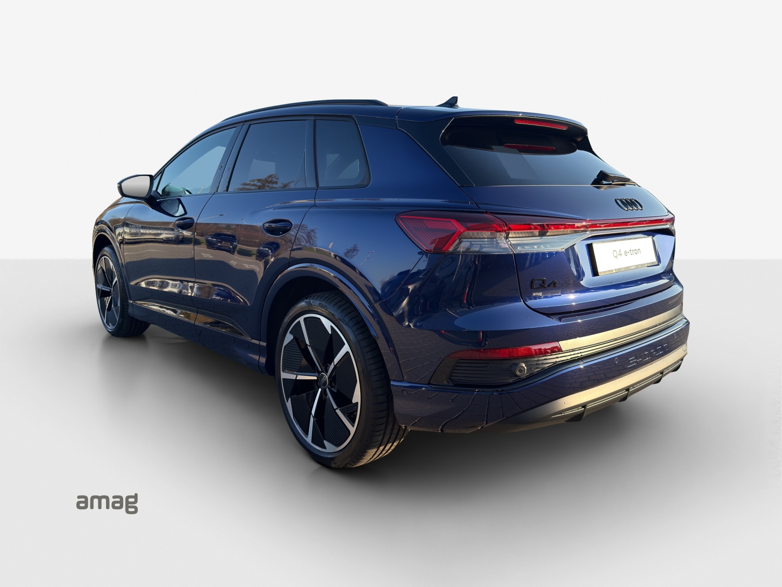AUDI Q4 e-tron 45 Attraction quattro-image-2