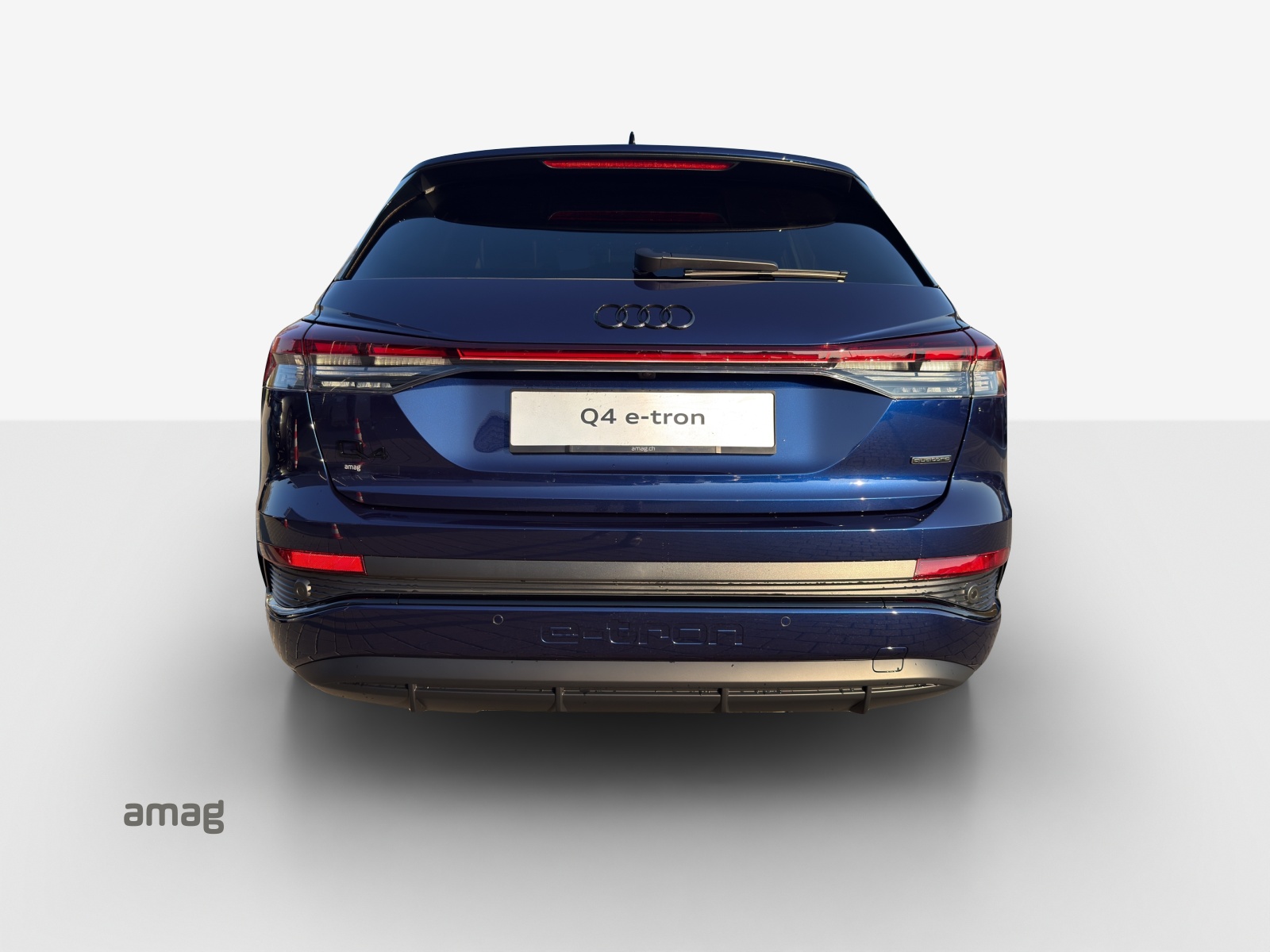 AUDI Q4 e-tron 45 Attraction quattro-image-3