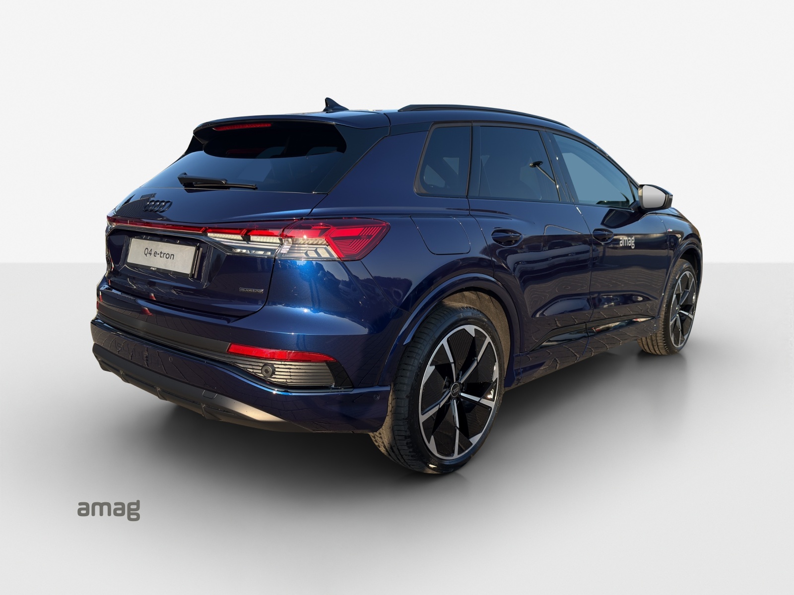 AUDI Q4 e-tron 45 Attraction quattro-image-4