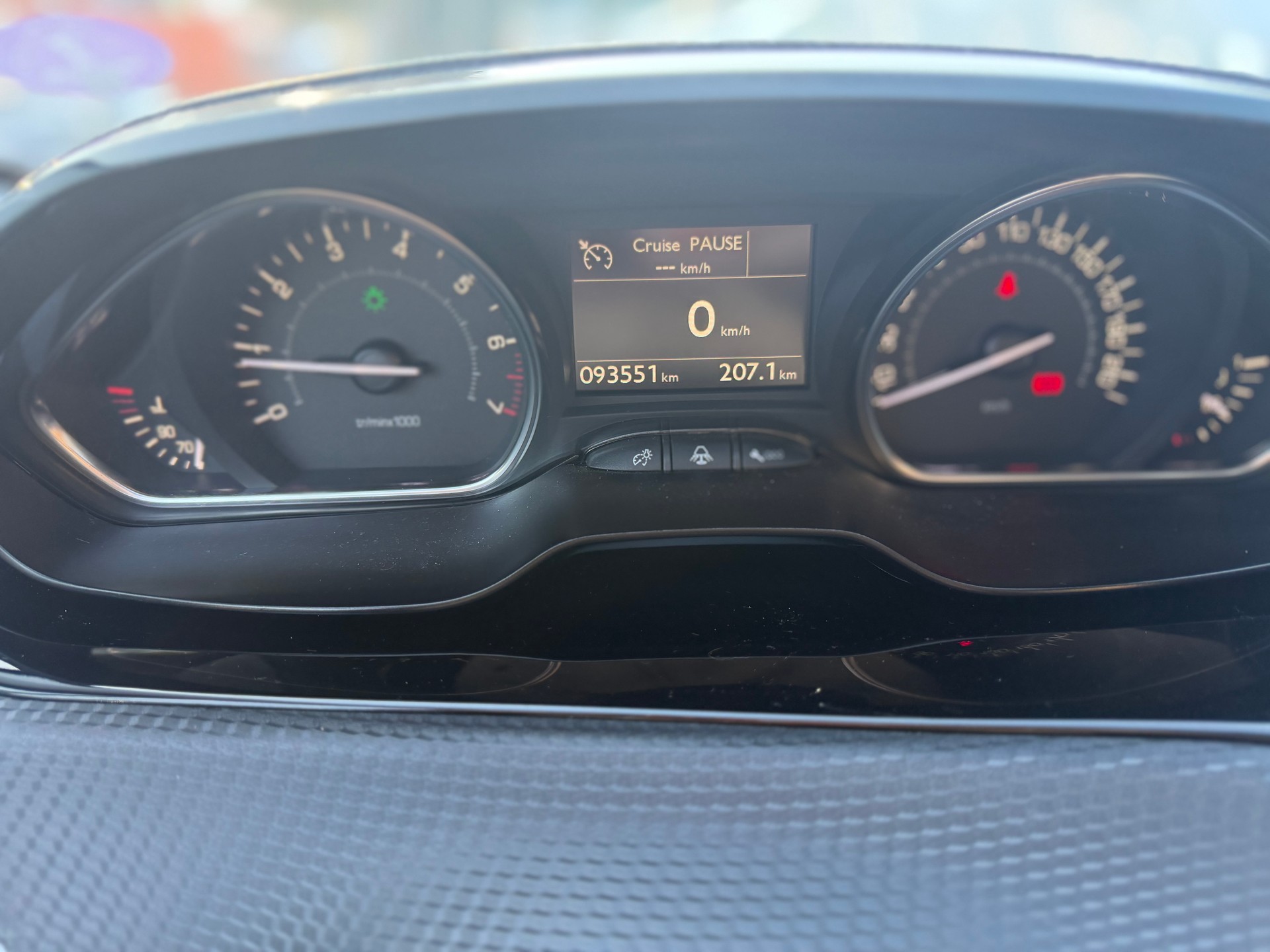 PEUGEOT 2008 1.2 PureTech Active-image-9