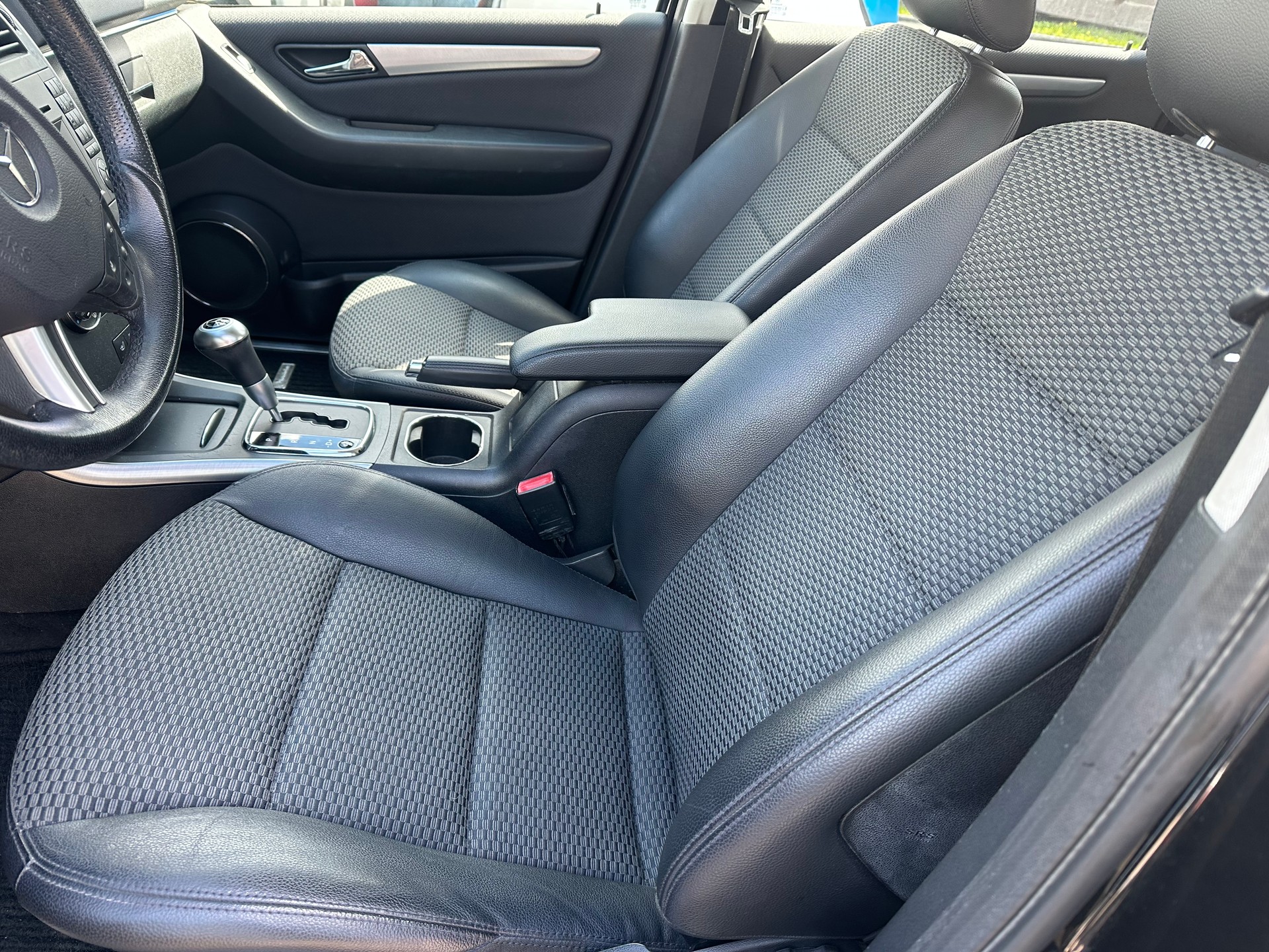 MERCEDES-BENZ B 180 Compact Star Autotronic-image-6