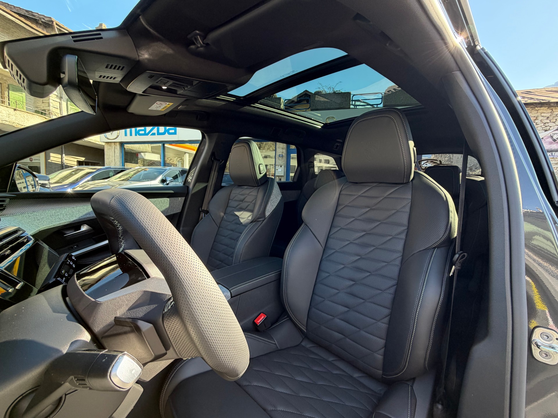 PEUGEOT 5008 210 73kWh GT Exclusive-image-10