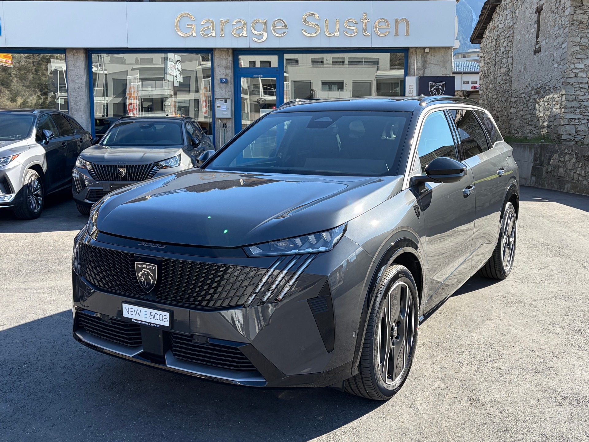 PEUGEOT 5008 210 73kWh GT Exclusive-image-0