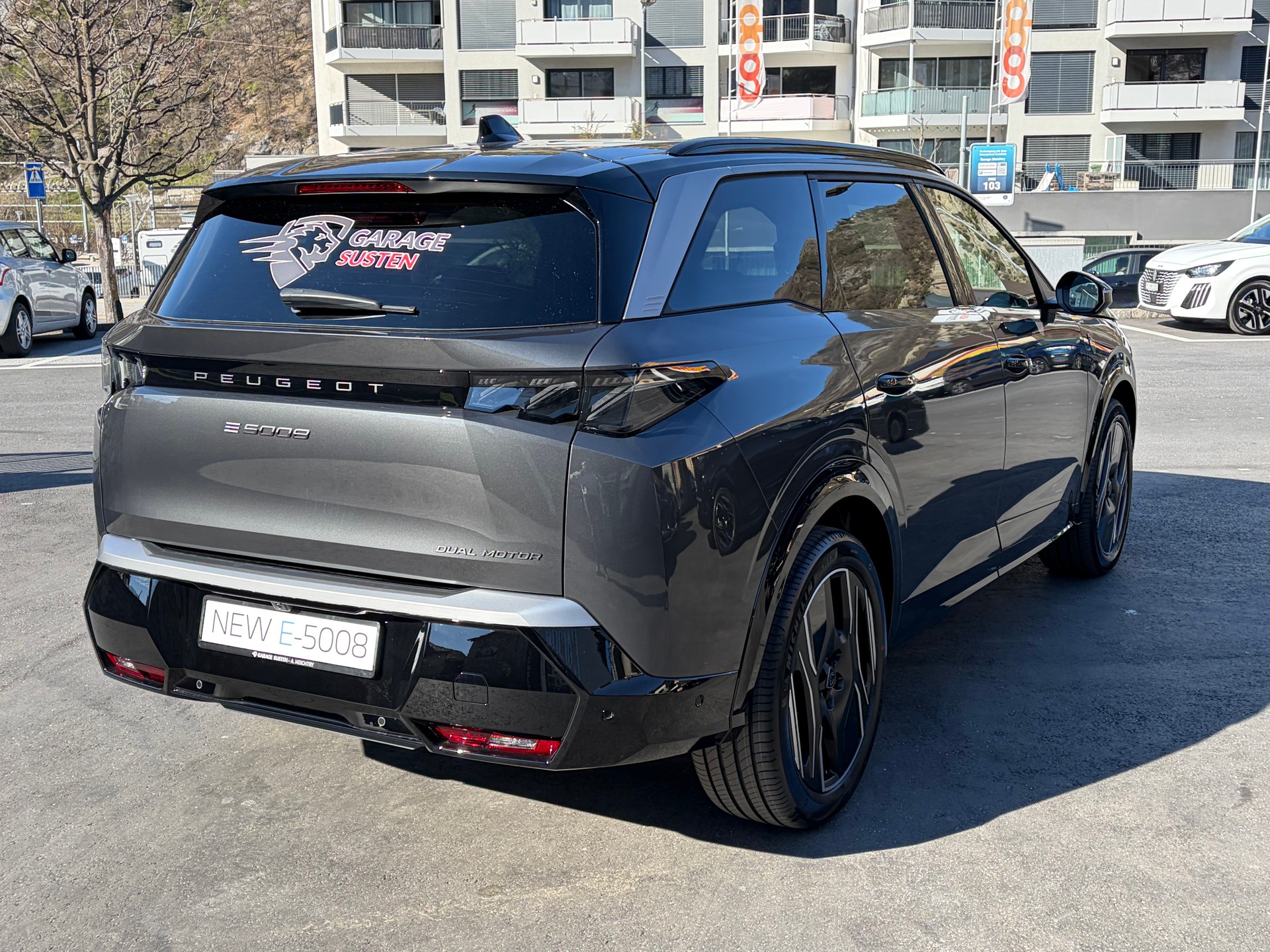 PEUGEOT 5008 210 73kWh GT Exclusive-image-4