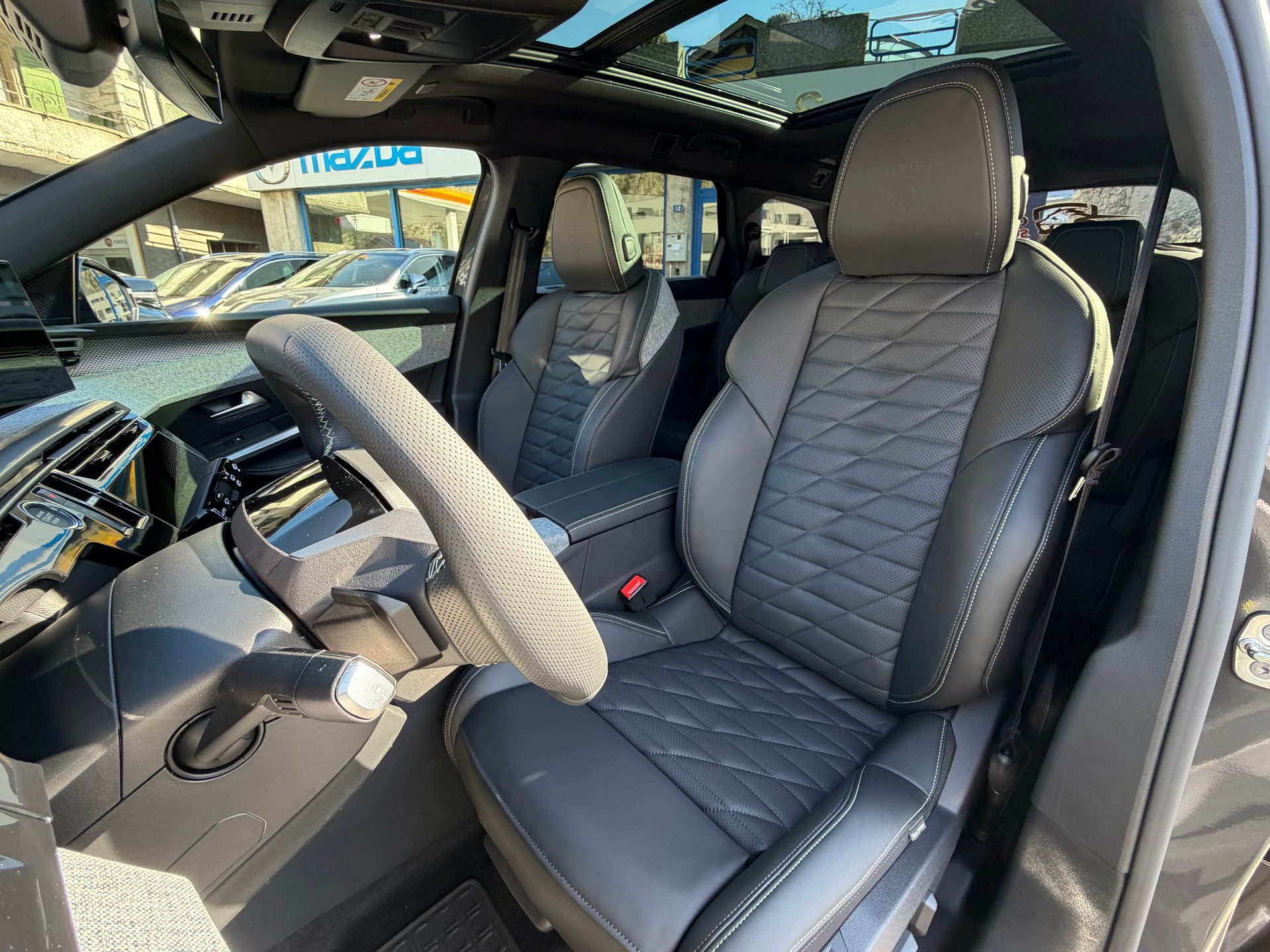 PEUGEOT 5008 210 73kWh GT Exclusive-image-9