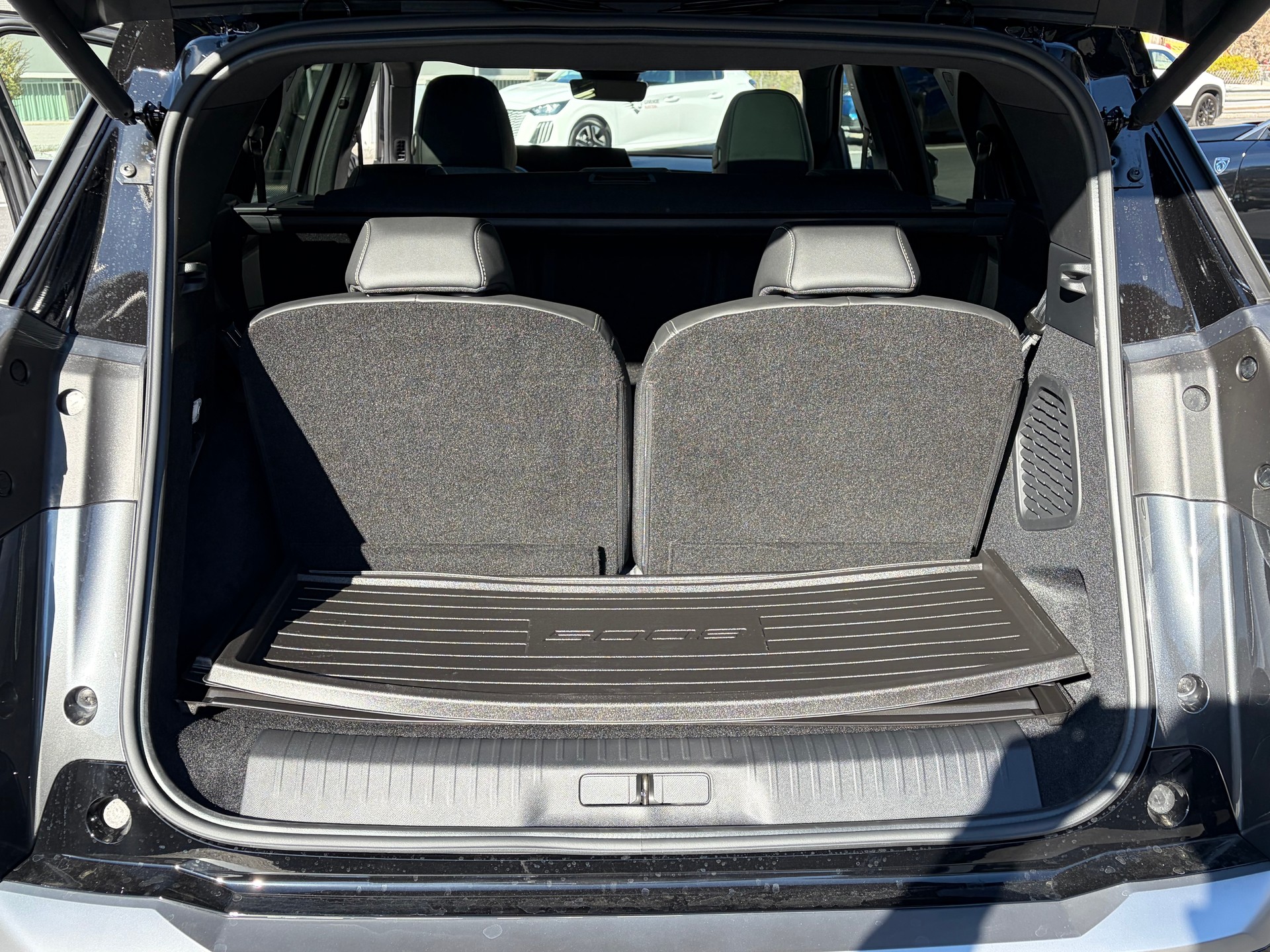 PEUGEOT 5008 210 73kWh GT Exclusive-image-13