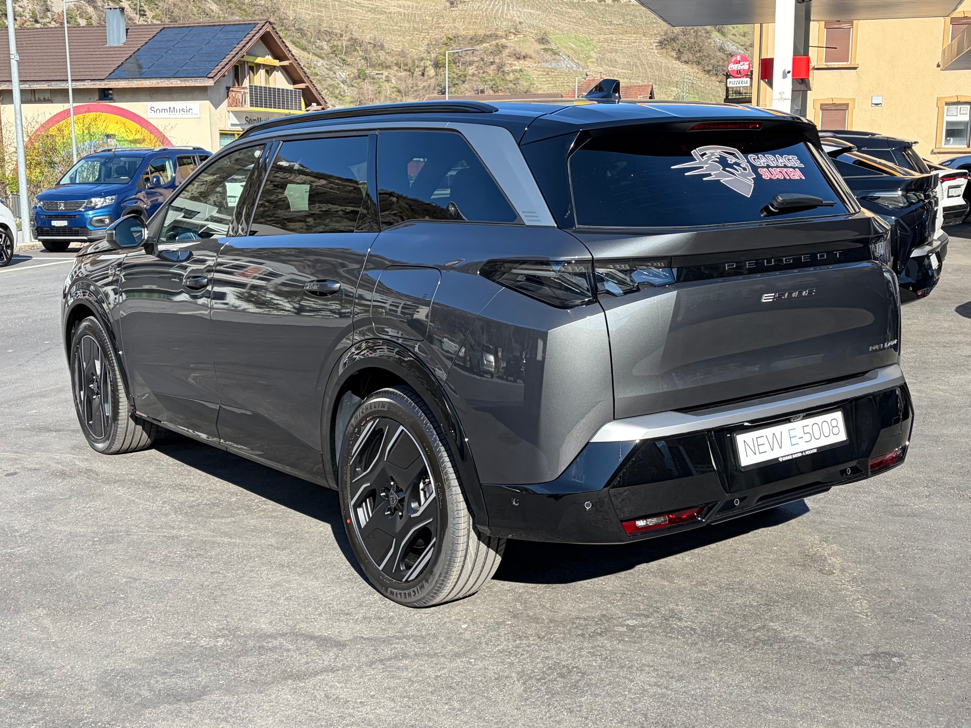 PEUGEOT 5008 210 73kWh GT Exclusive-image-2
