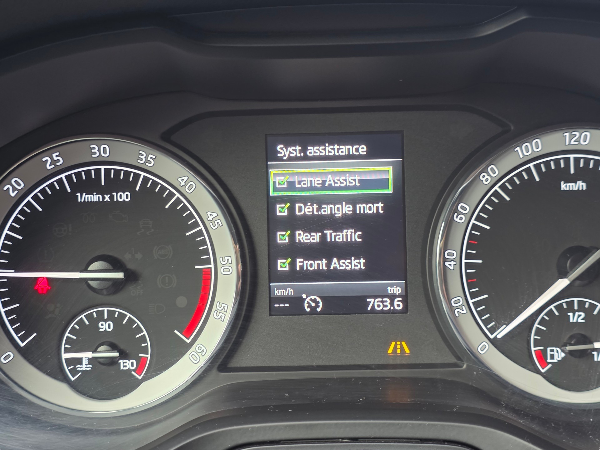 SKODA Karoq 2.0 TDI CR Style 4x4 DSG-image-13