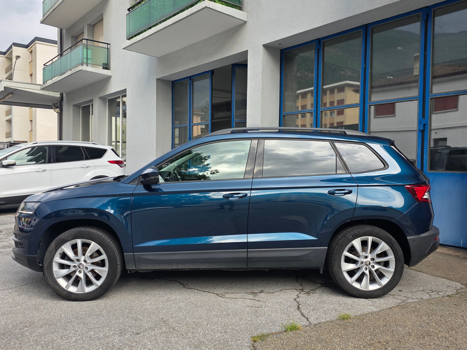 SKODA Karoq 2.0 TDI CR Style 4x4 DSG-image-1