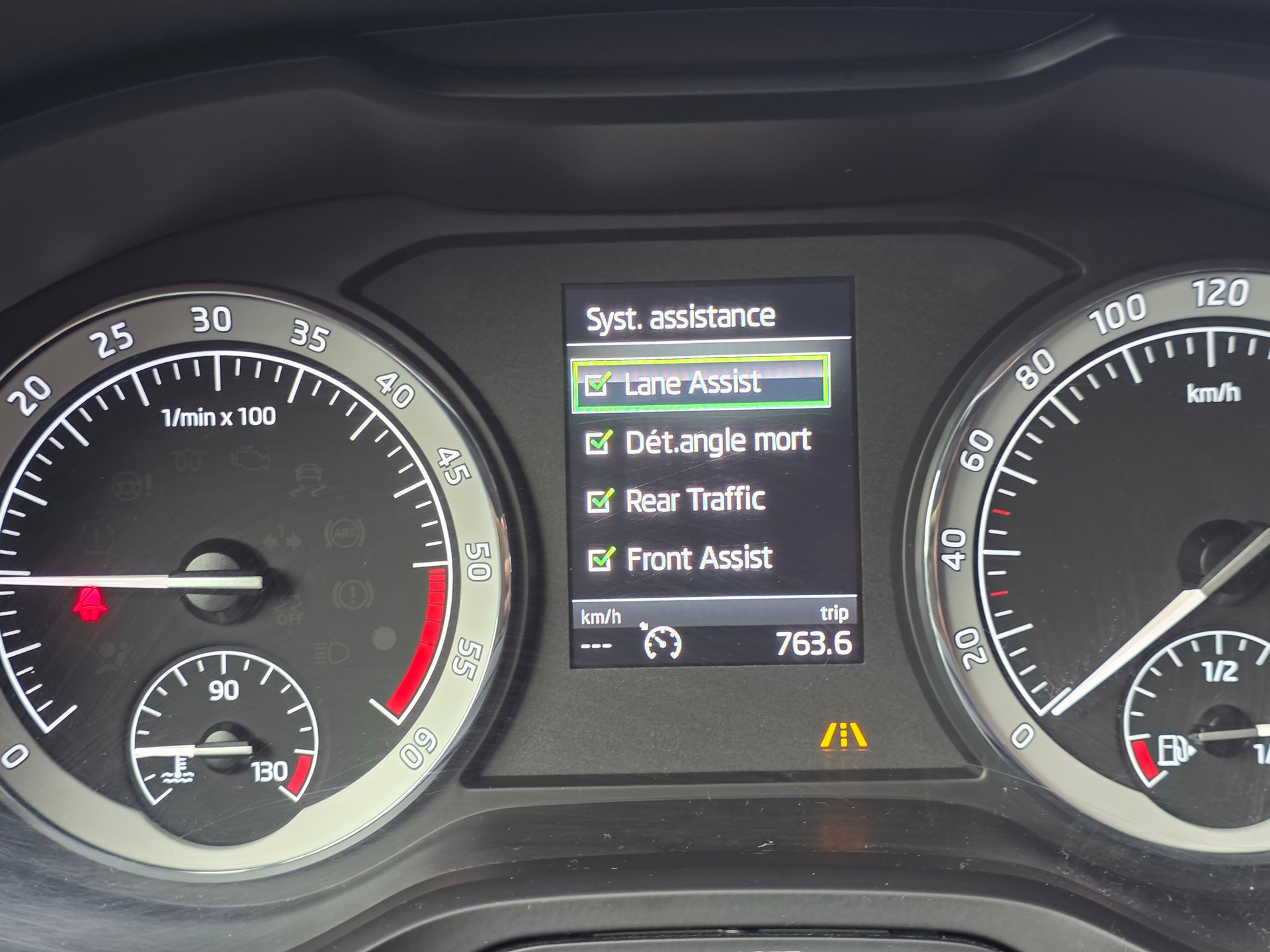 SKODA Karoq 2.0 TDI CR Style 4x4 DSG-image-13