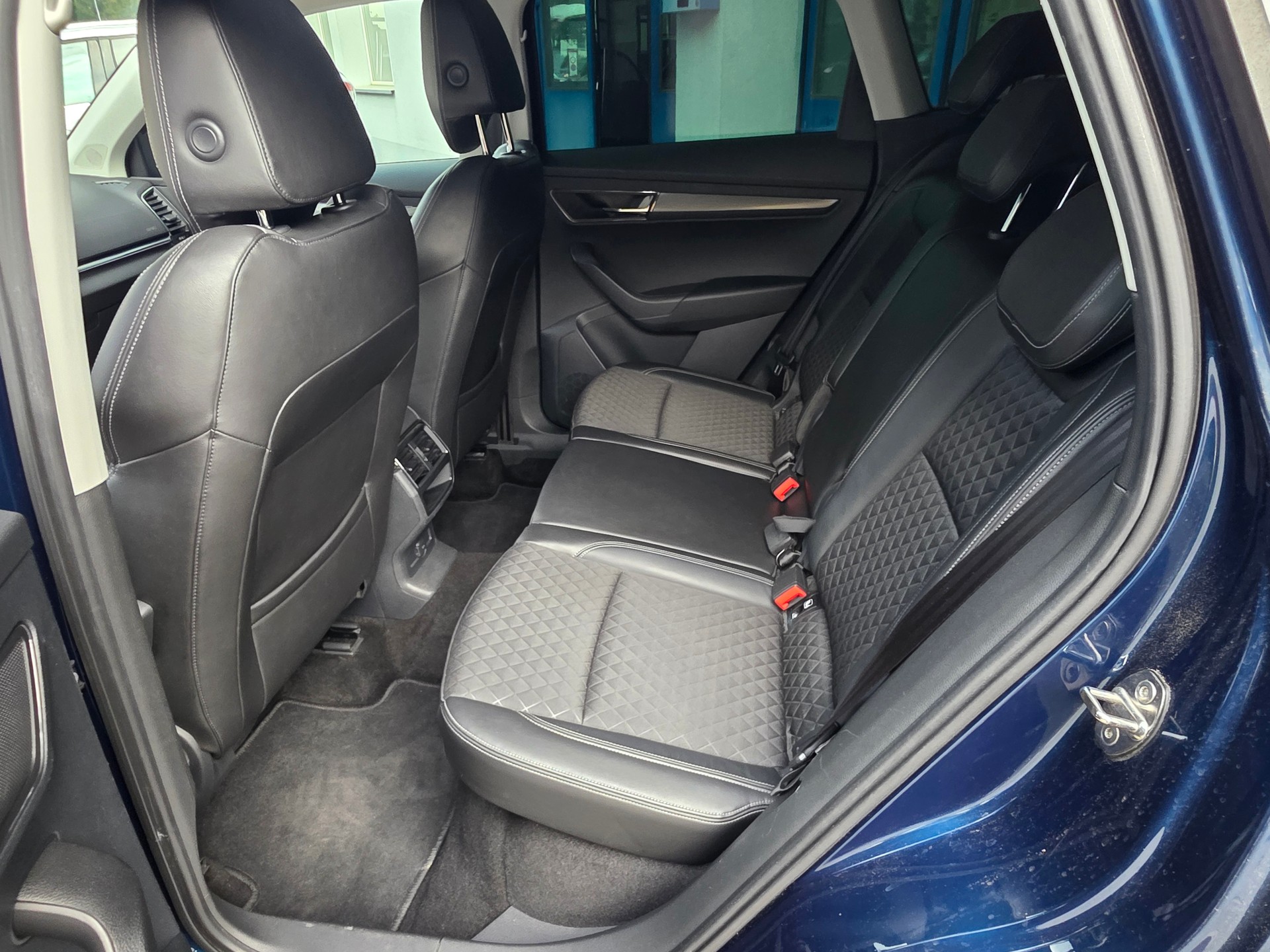 SKODA Karoq 2.0 TDI CR Style 4x4 DSG-image-9