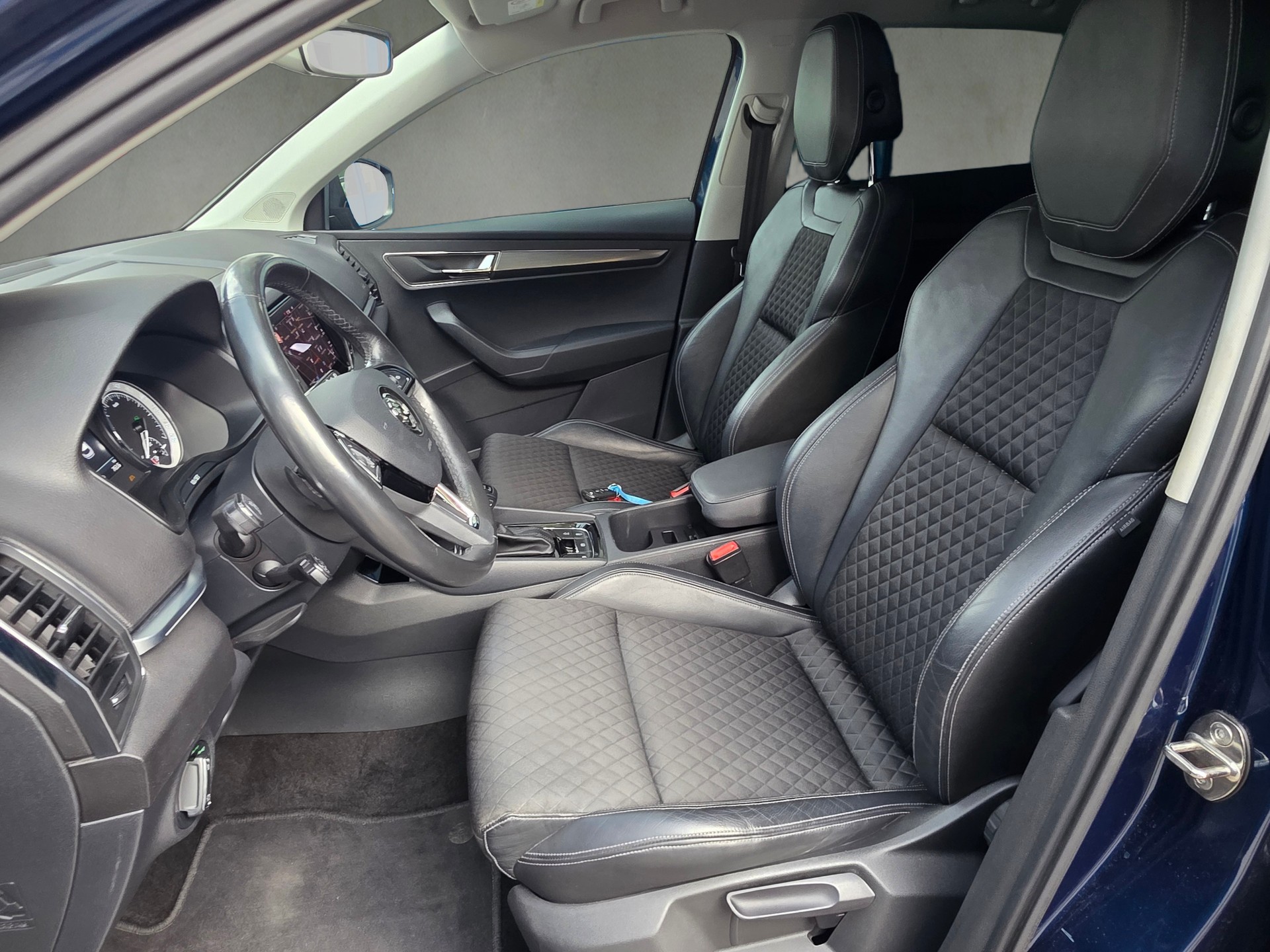 SKODA Karoq 2.0 TDI CR Style 4x4 DSG-image-8