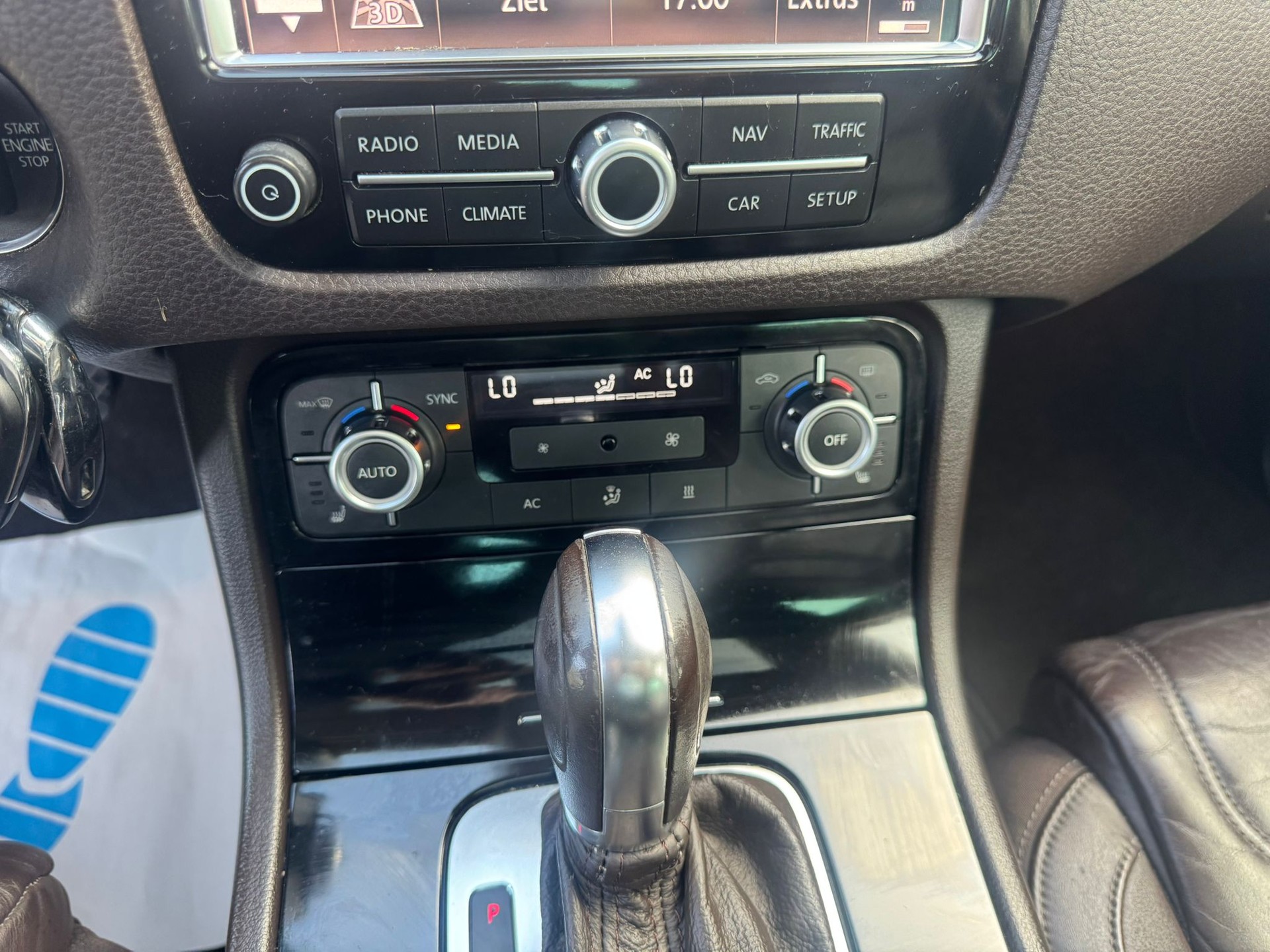 VW Touareg 3.0 TDI BlueMotion Technology Tiptronic-image-24