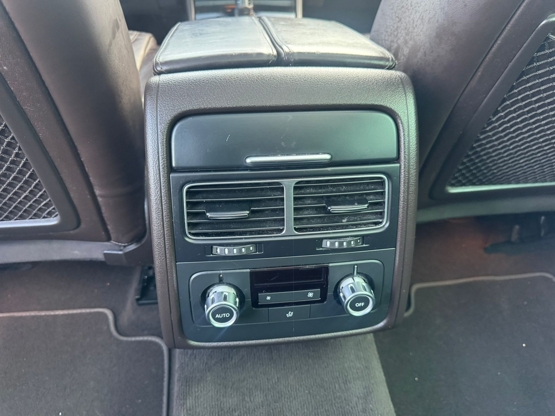 VW Touareg 3.0 TDI BlueMotion Technology Tiptronic-image-18