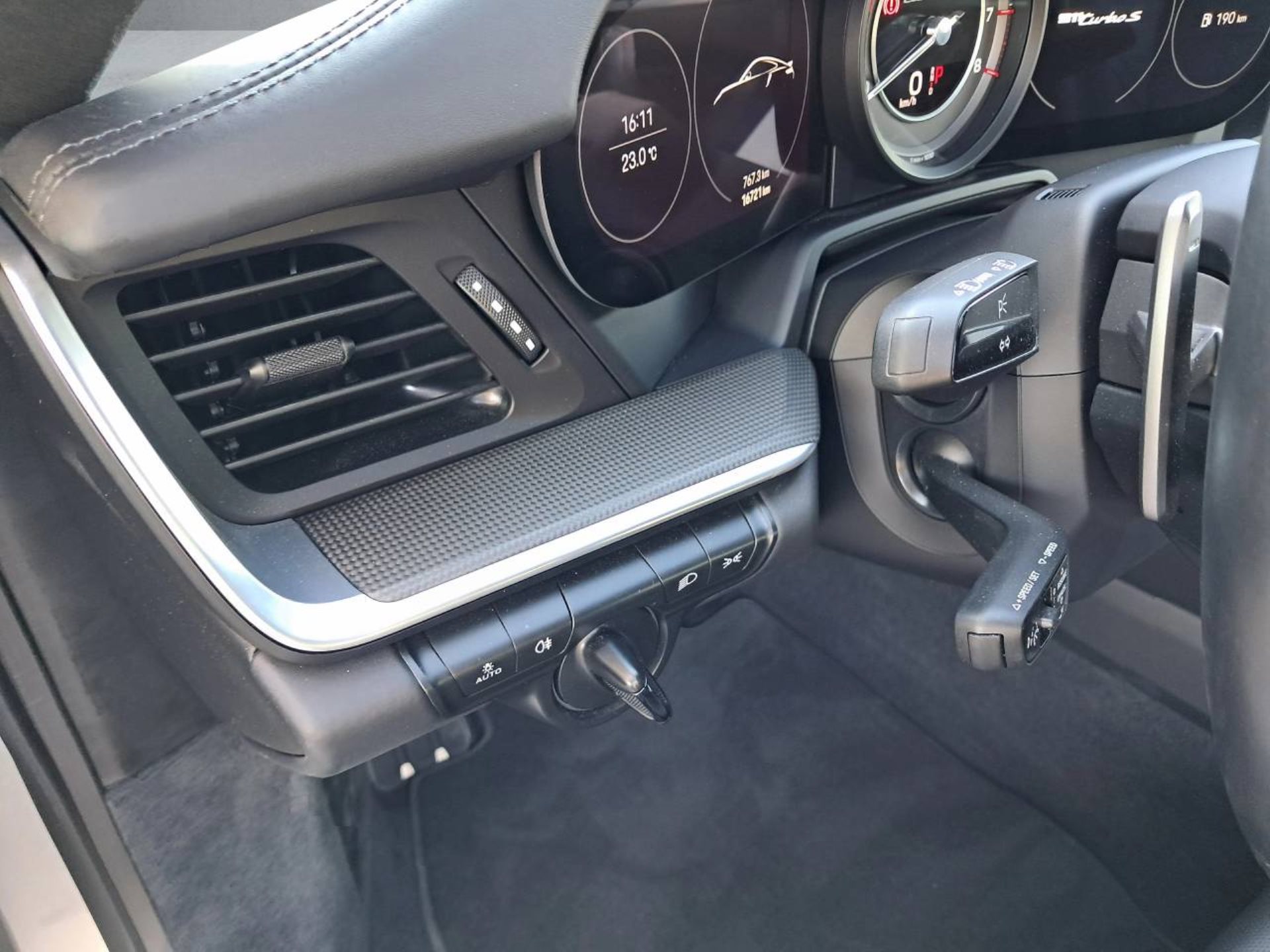 PORSCHE 911 Turbo S (MY22)-image-25