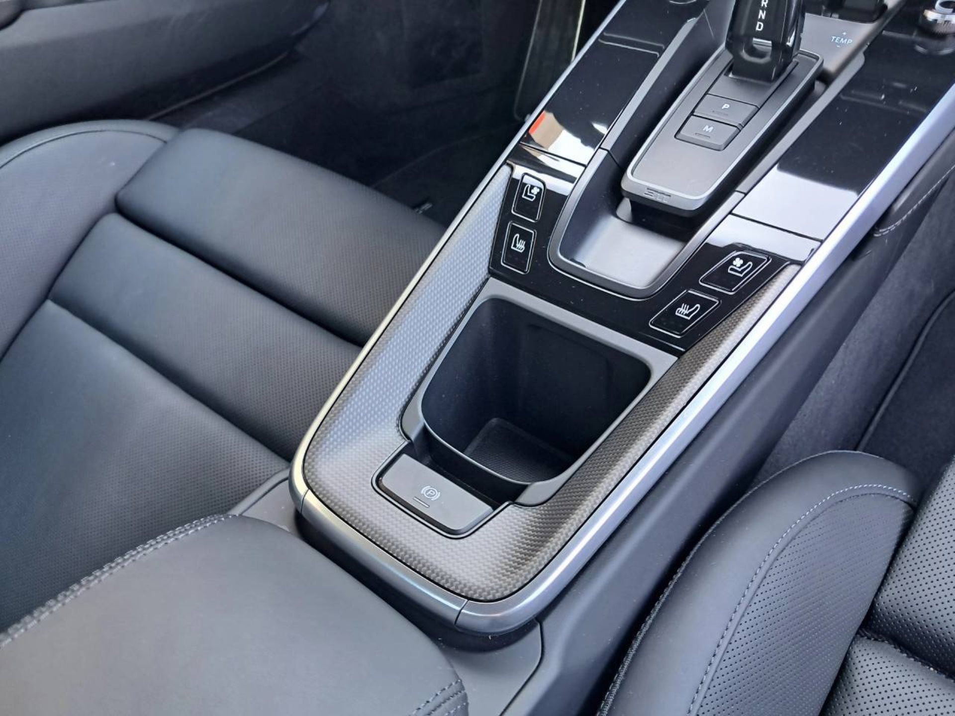 PORSCHE 911 Turbo S (MY22)-image-27