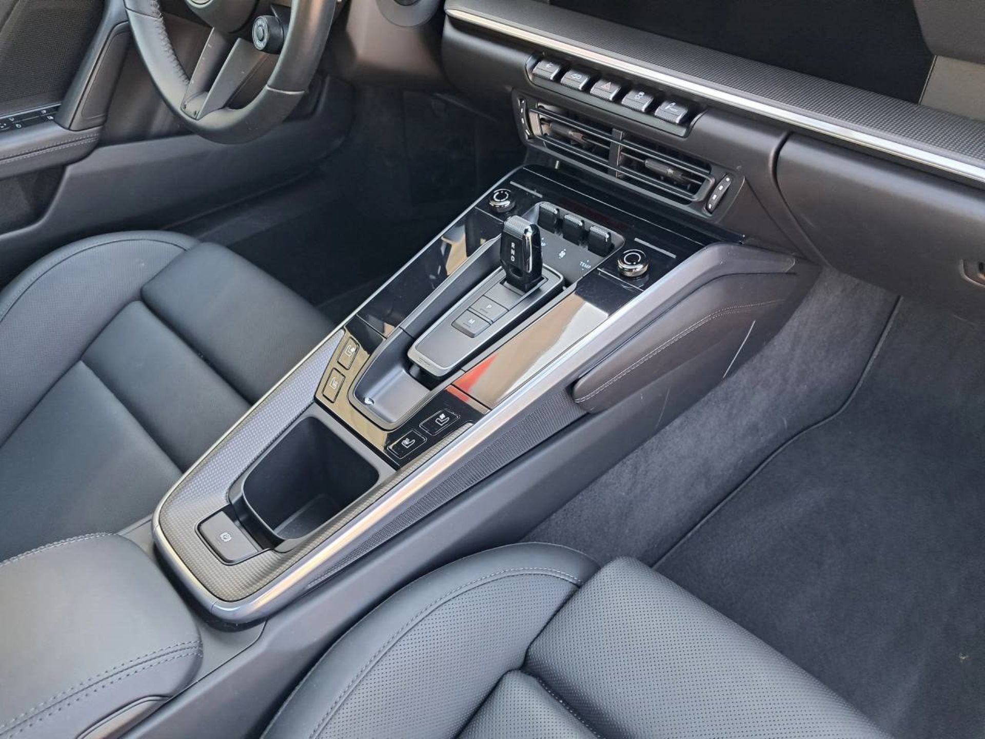 PORSCHE 911 Turbo S (MY22)-image-17