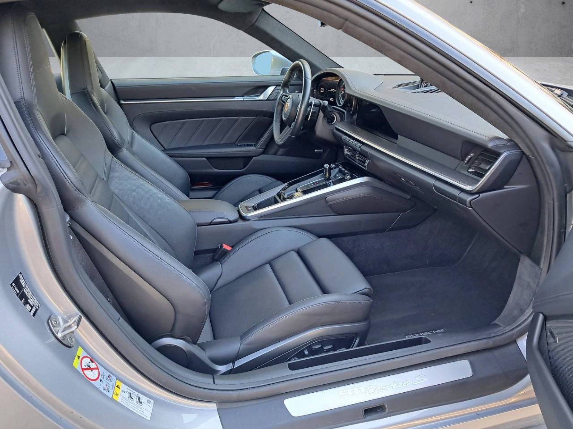 PORSCHE 911 Turbo S (MY22)-image-13