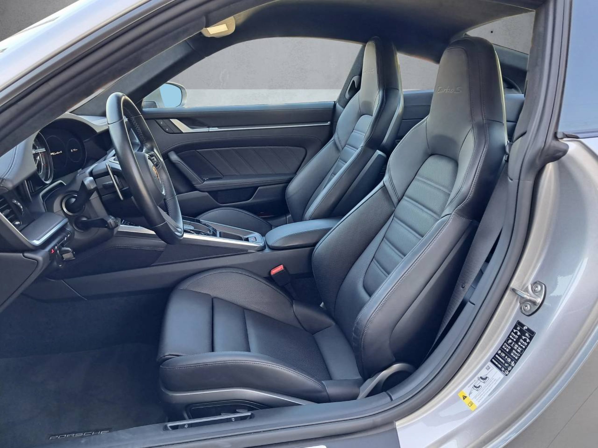 PORSCHE 911 Turbo S (MY22)-image-4