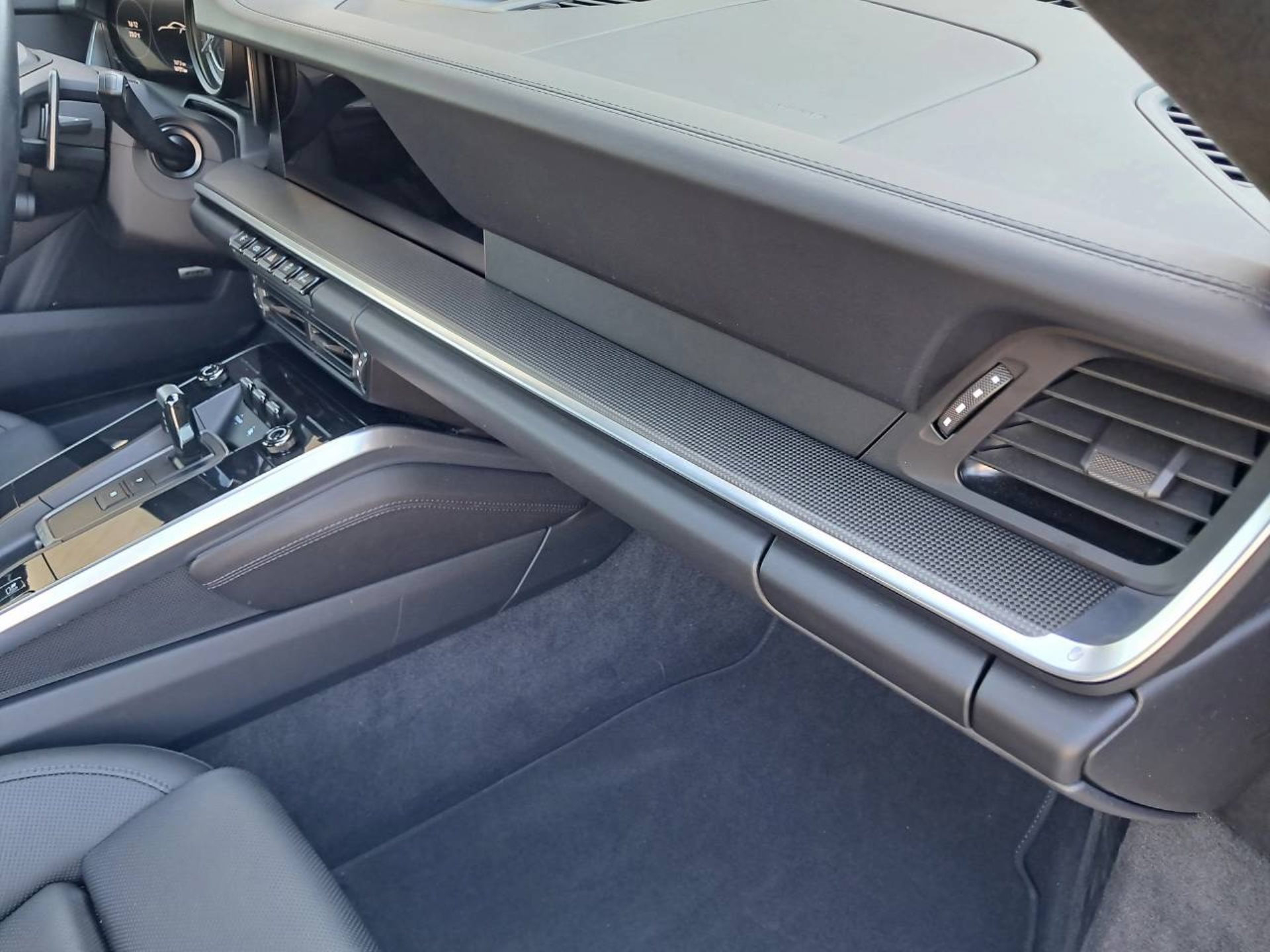 PORSCHE 911 Turbo S (MY22)-image-28