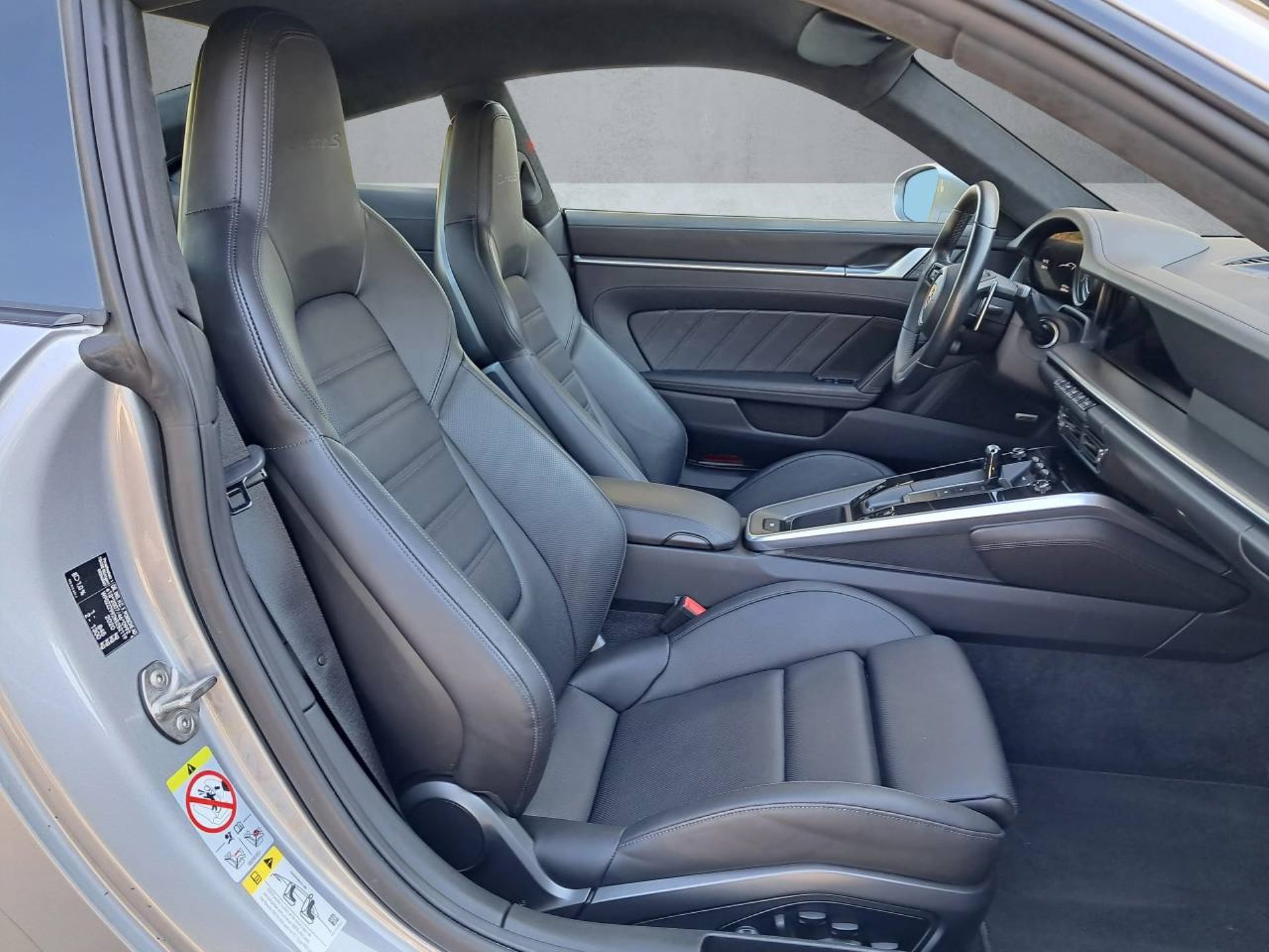 PORSCHE 911 Turbo S (MY22)-image-14
