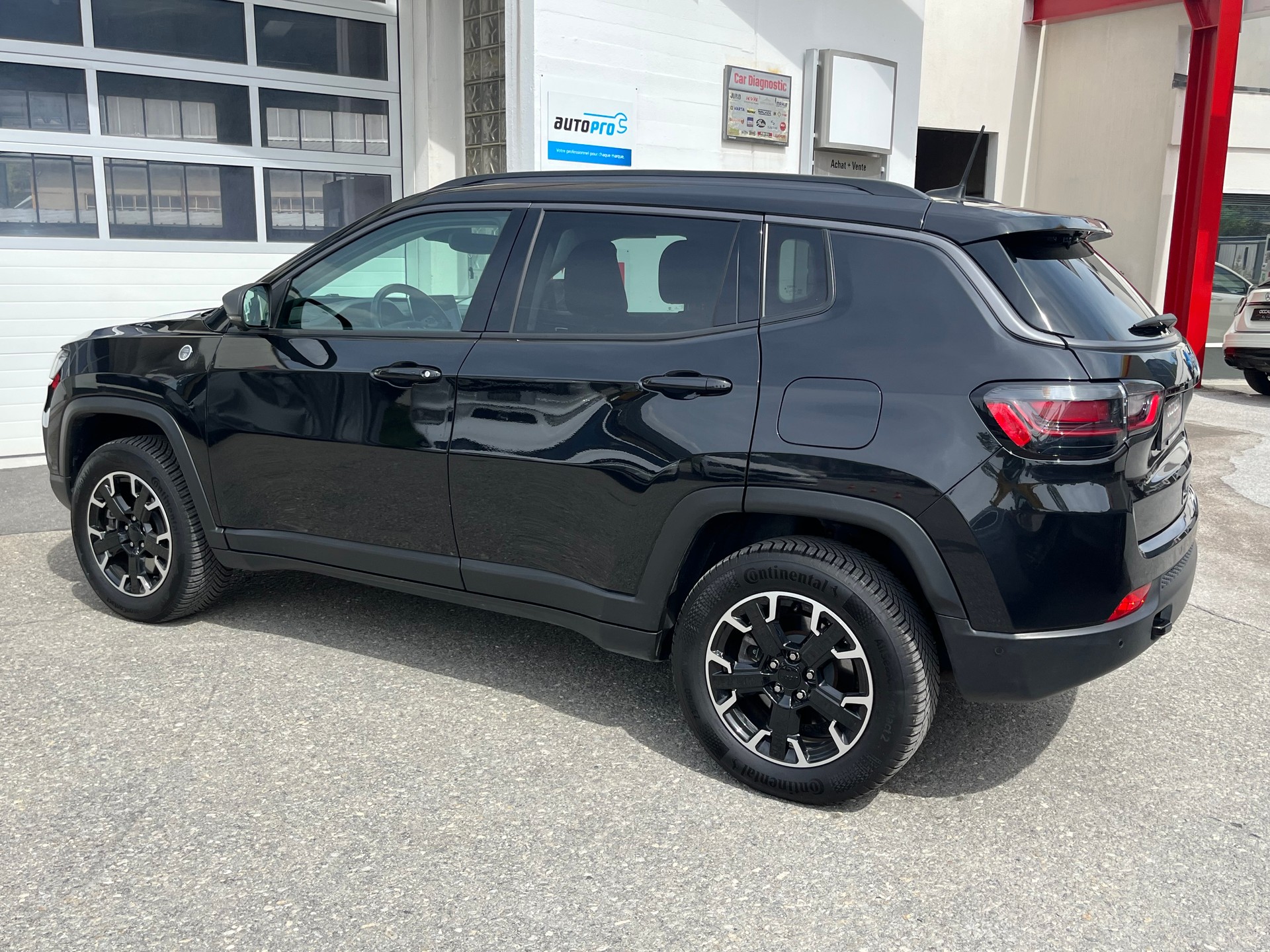 JEEP Compass 1.3 T PHEV Trailhawk AWD-image-3