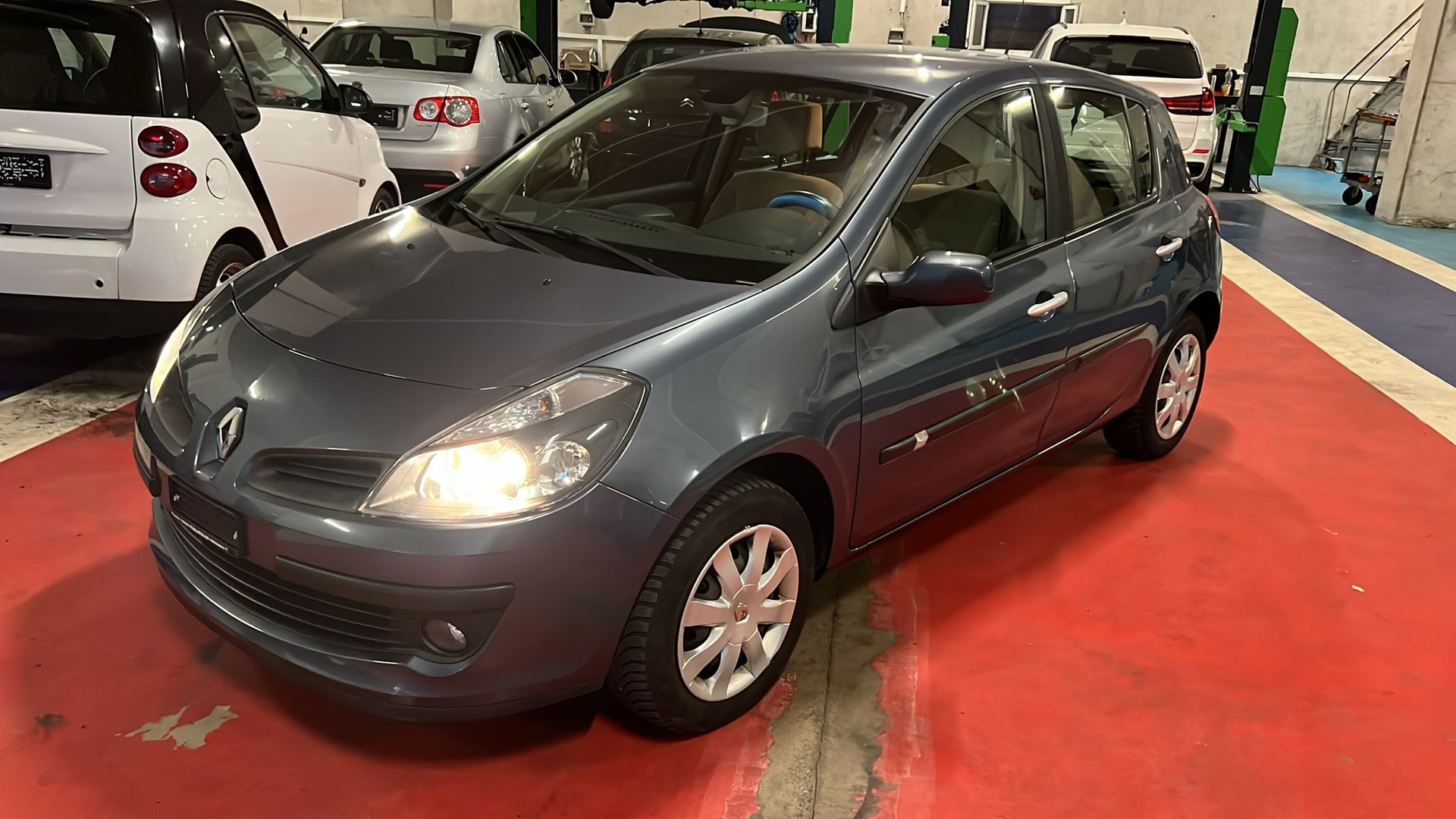 RENAULT Clio 1.6 16V-showroom-element-2