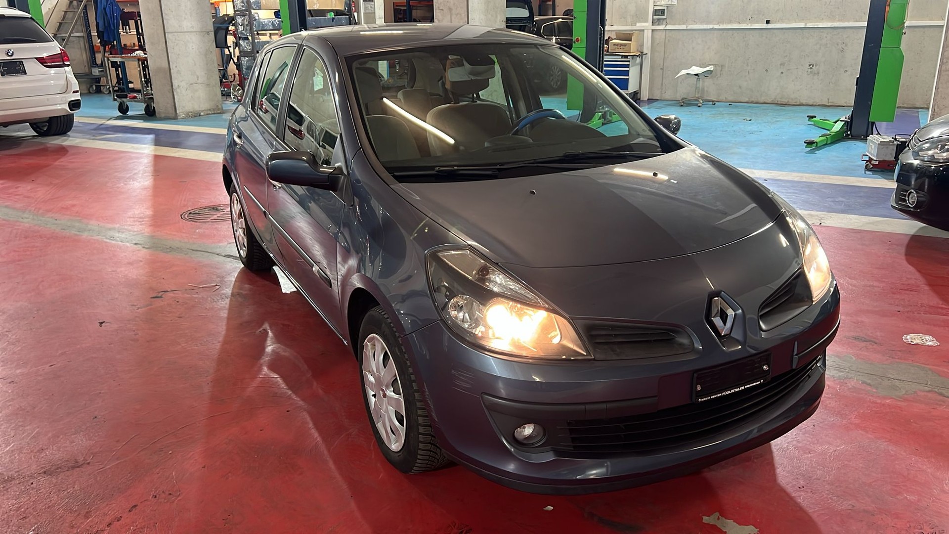 RENAULT Clio 1.6 16V-showroom-element-1