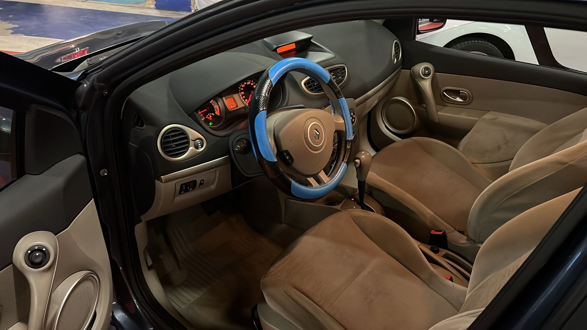 RENAULT Clio 1.6 16V-image-9
