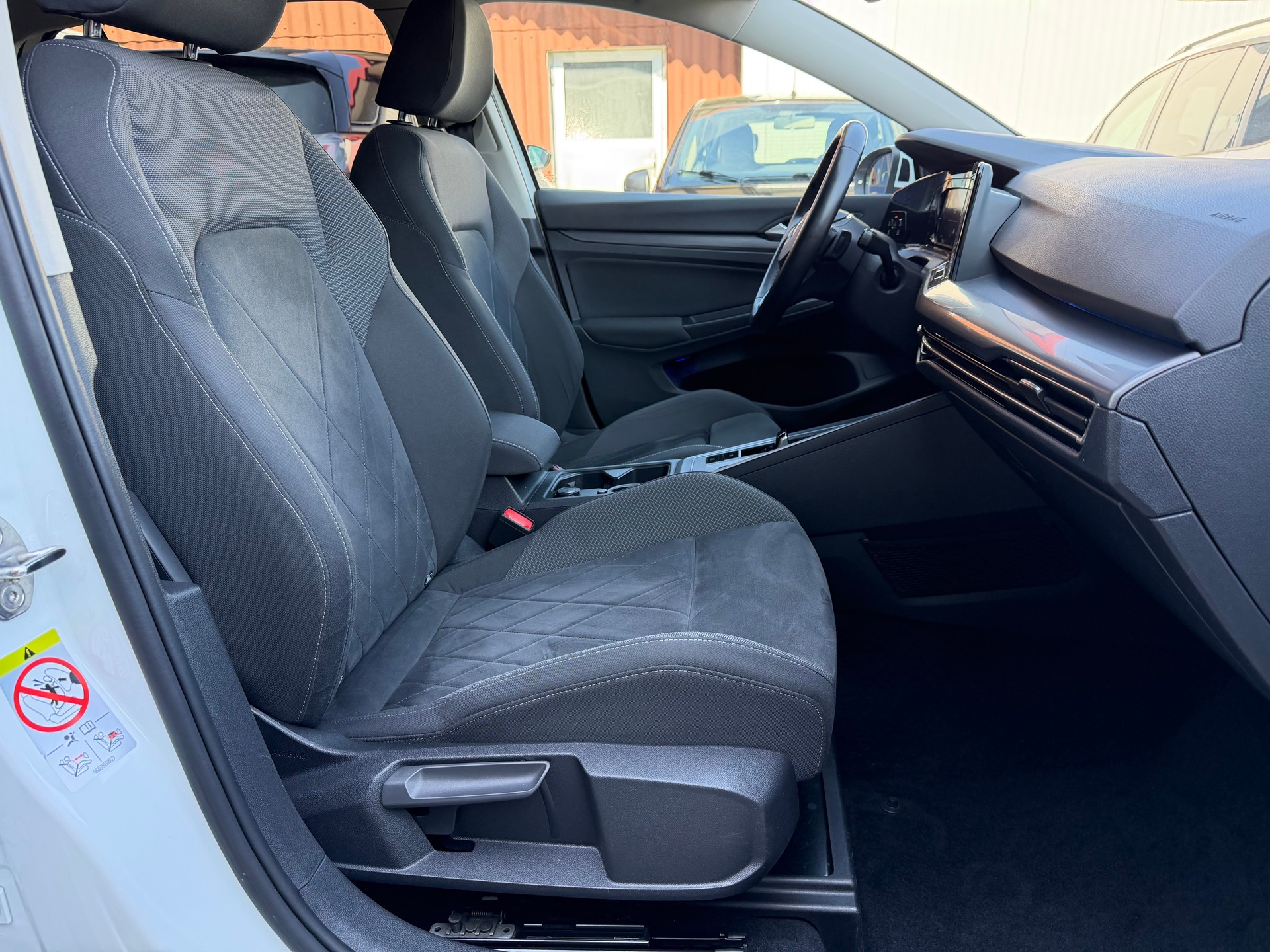 VW Golf 1.5 eTSI mHEV ACT Style DSG-image-16