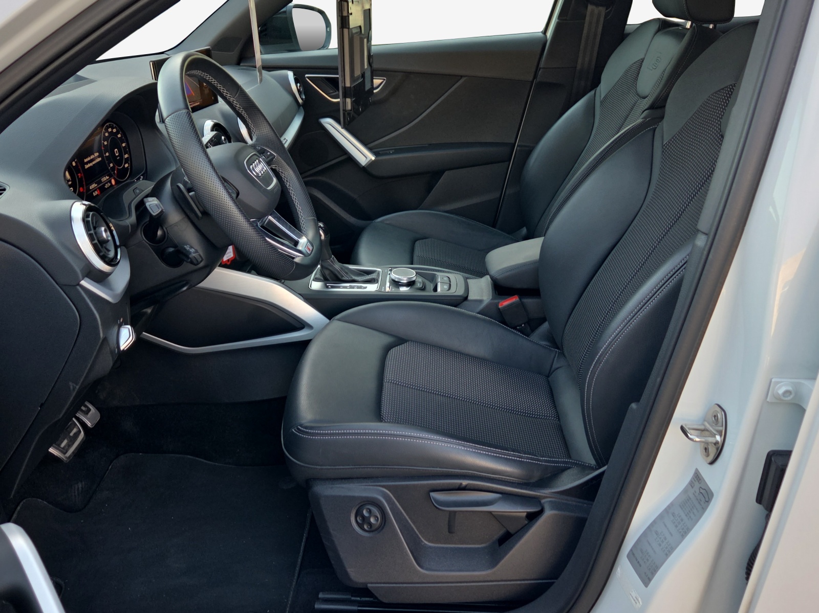 AUDI Q2 40 TFSI S line Attraction quattro S-tronic-image-7