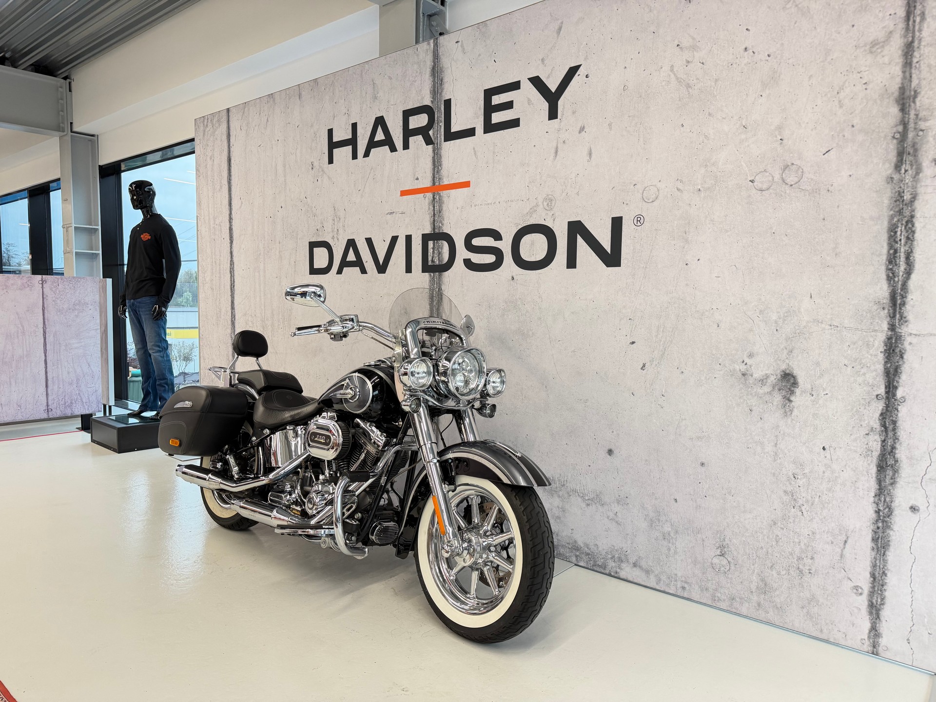 HARLEY-DAVIDSON FLSTNSE Softail Deluxe ABS CVO-showroom-element-1
