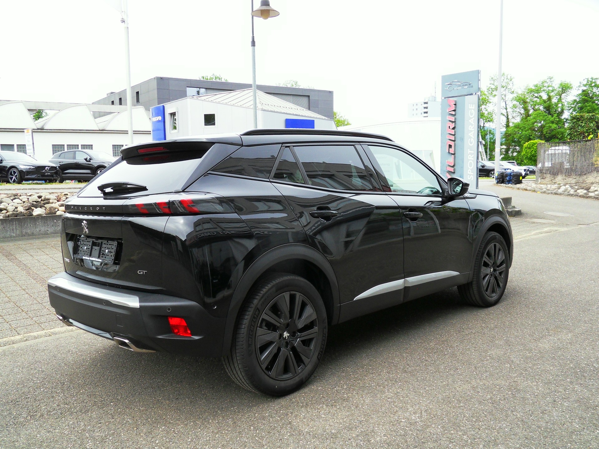 PEUGEOT 2008 1.2 PureTech GT EAT8-image-4