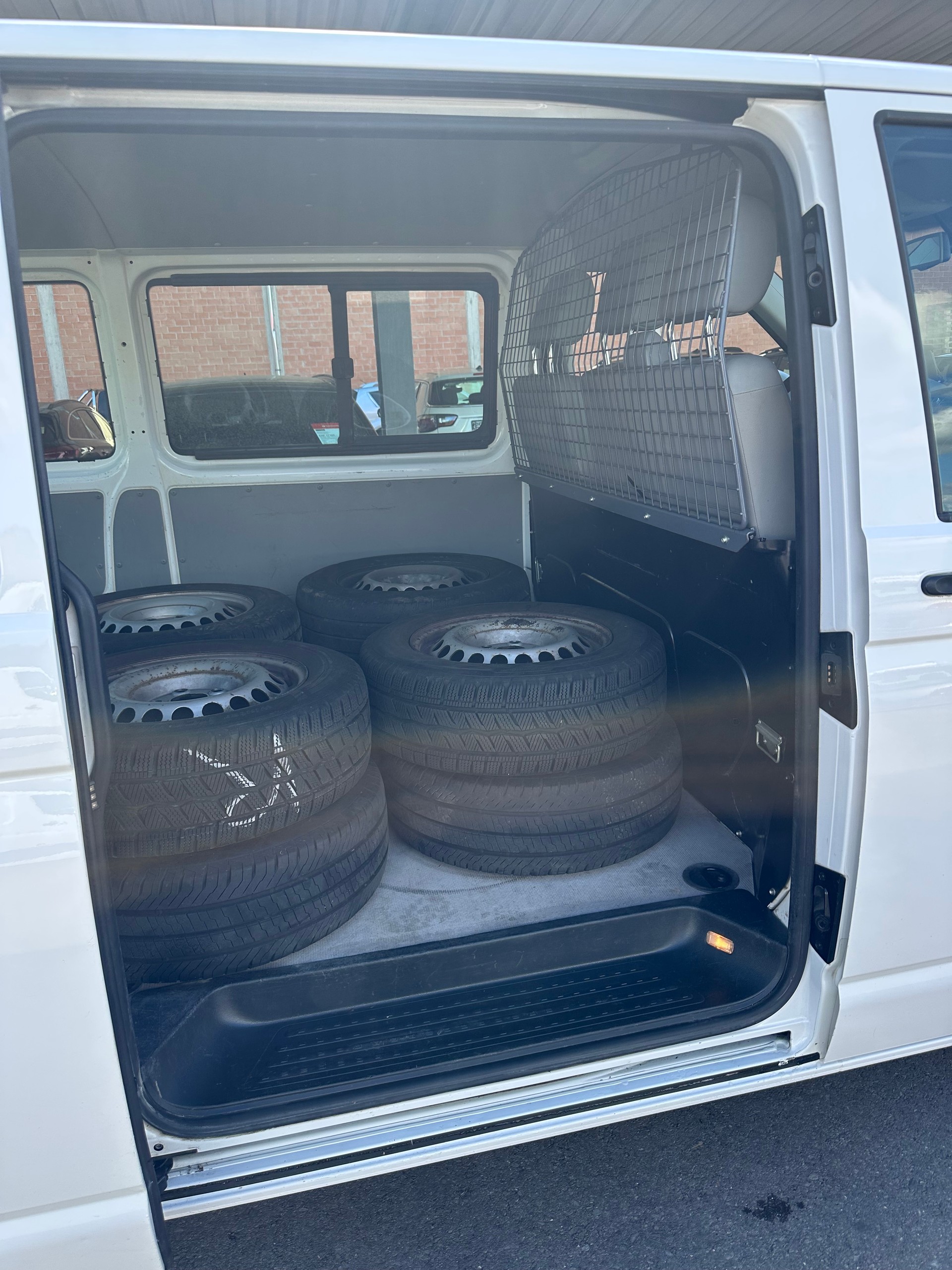VW T5 2.0 TDI-image-5