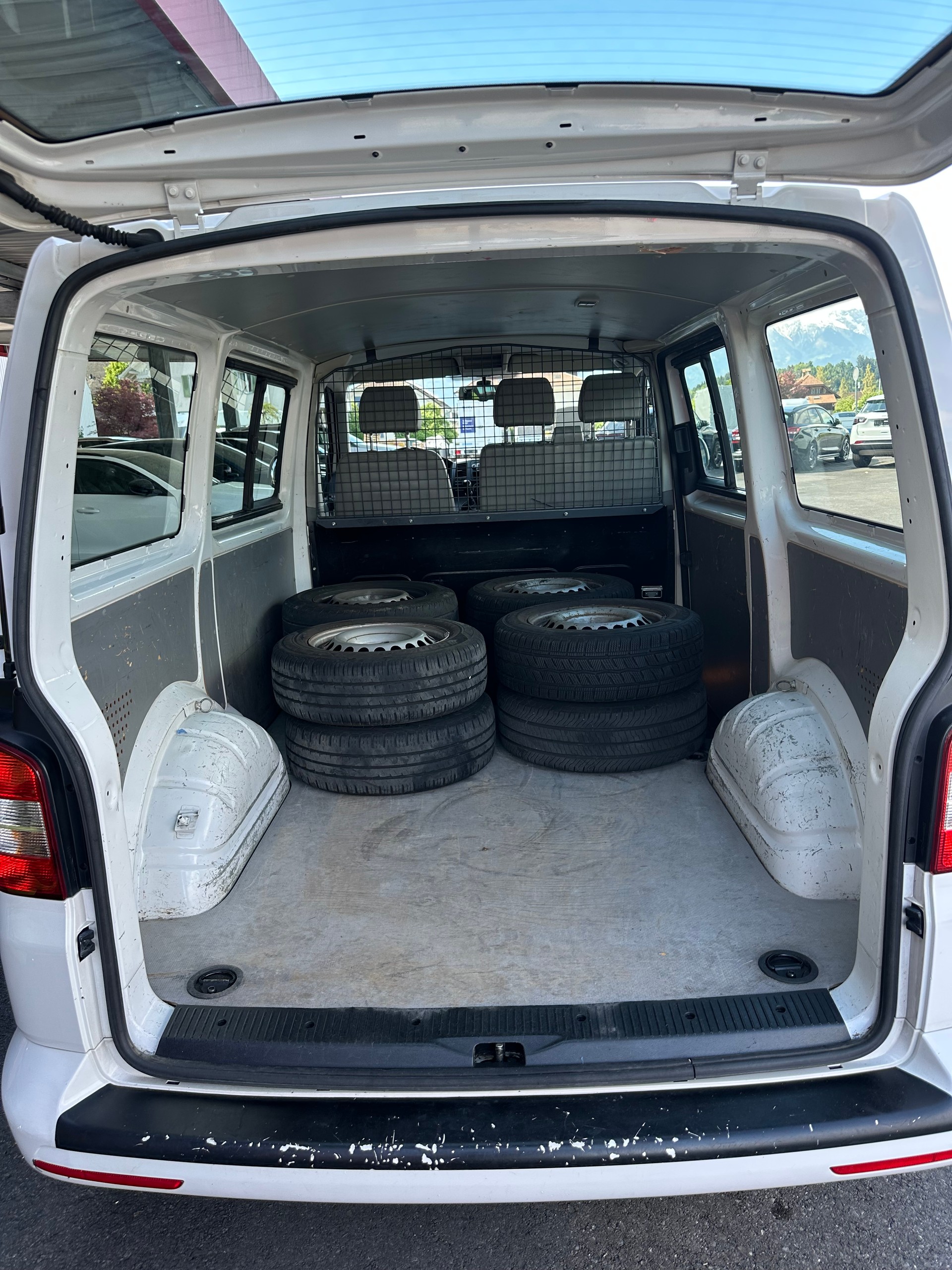 VW T5 2.0 TDI-image-6