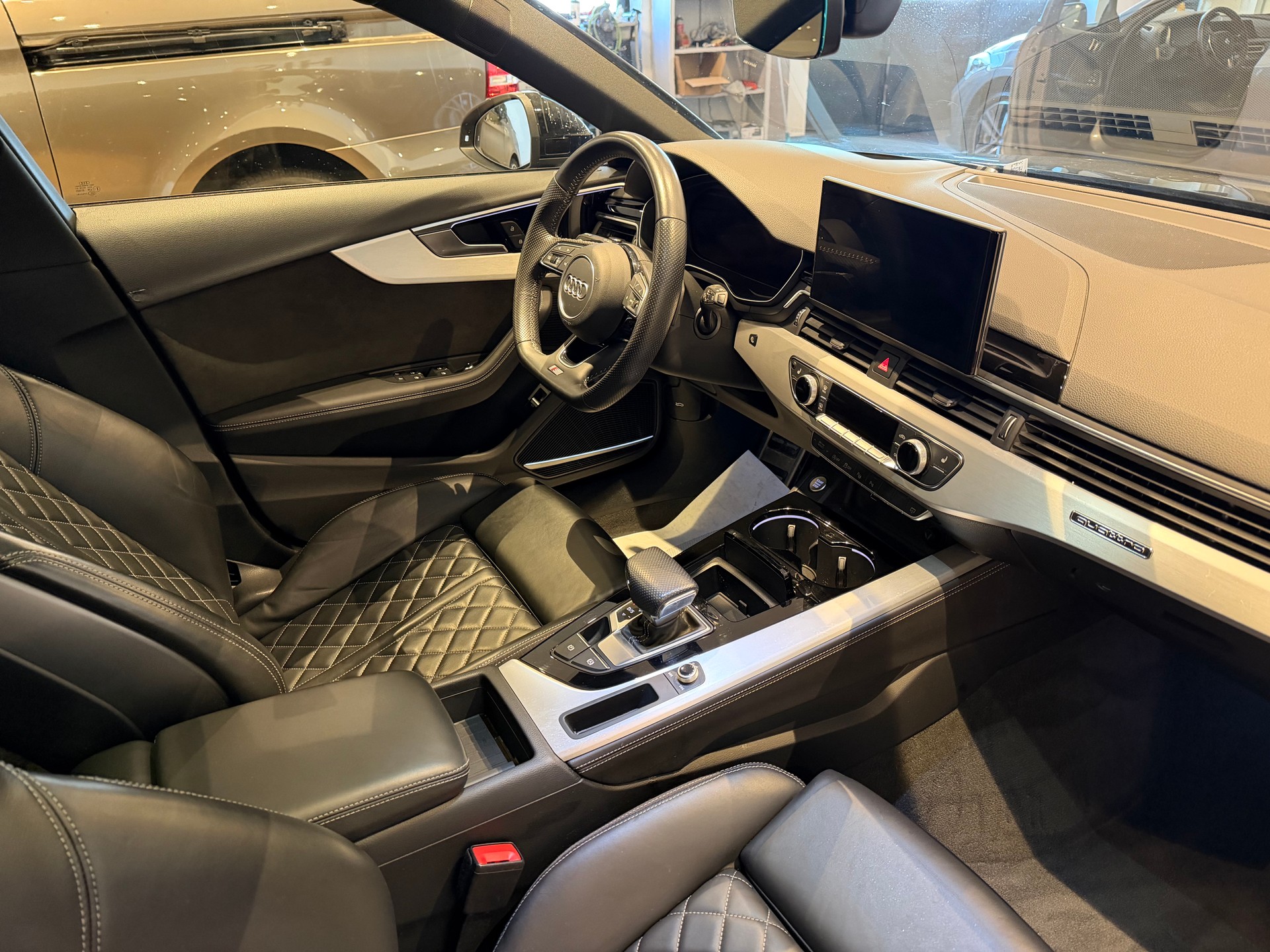 AUDI A4 Avant 2.0 45 TFSI S Line quattro S-Tronic-image-8