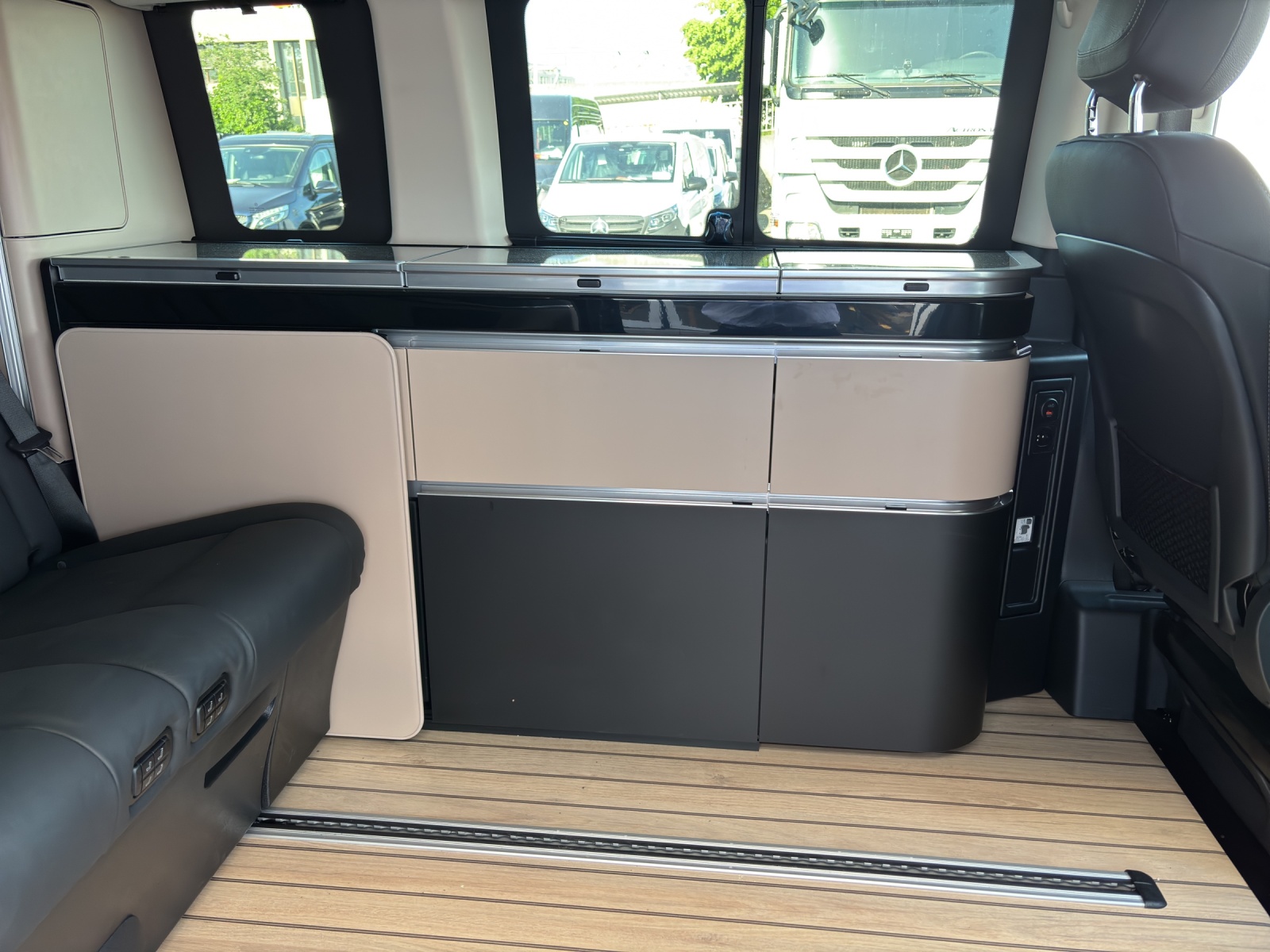 MERCEDES-BENZ Marco Polo 300 d 4M Automat-image-13