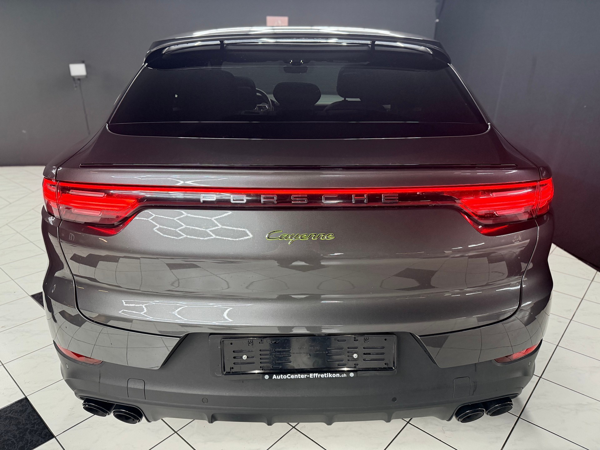 PORSCHE Cayenne Coupé E-Hybrid-showroom-element-3