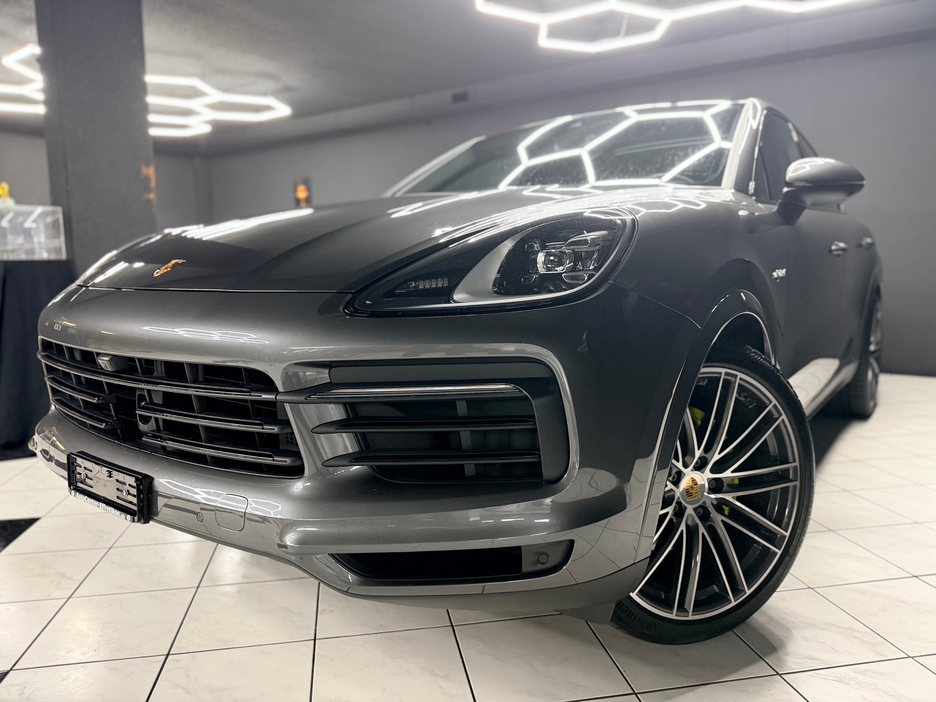 PORSCHE Cayenne Coupé E-Hybrid-showroom-element-1