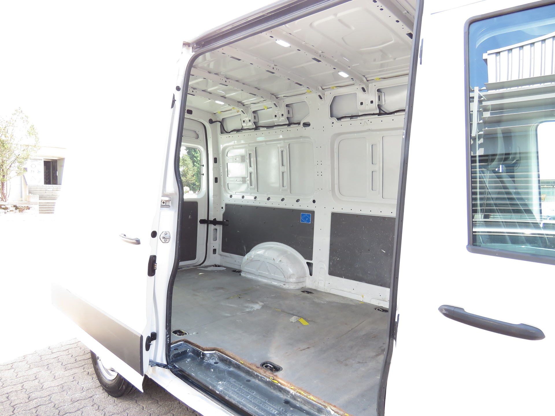 VW Crafter 35 2.0 TDI Entry L3 H2 Automat-image-10